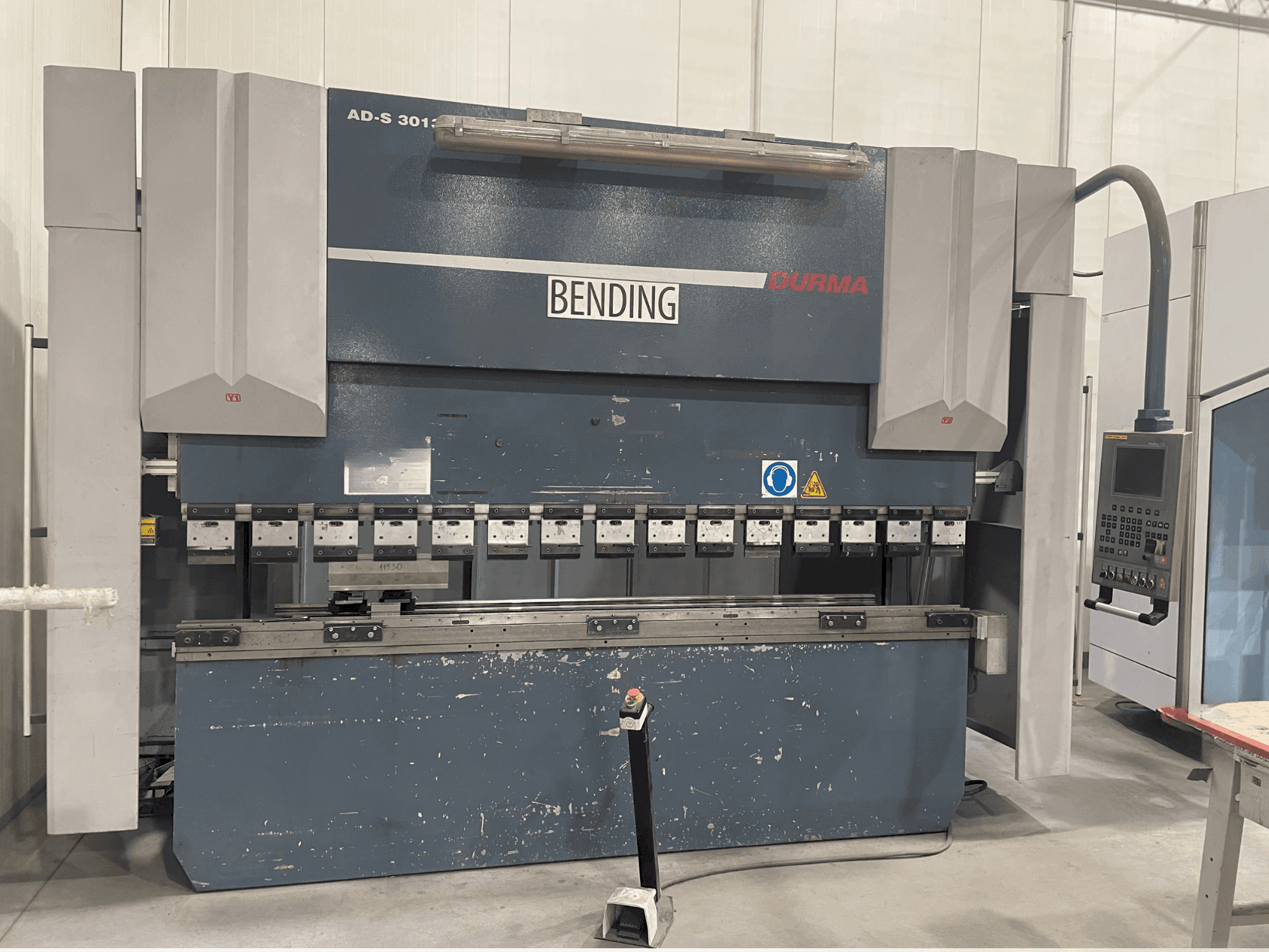 Durma AD-S 30135-maskinen framifrån