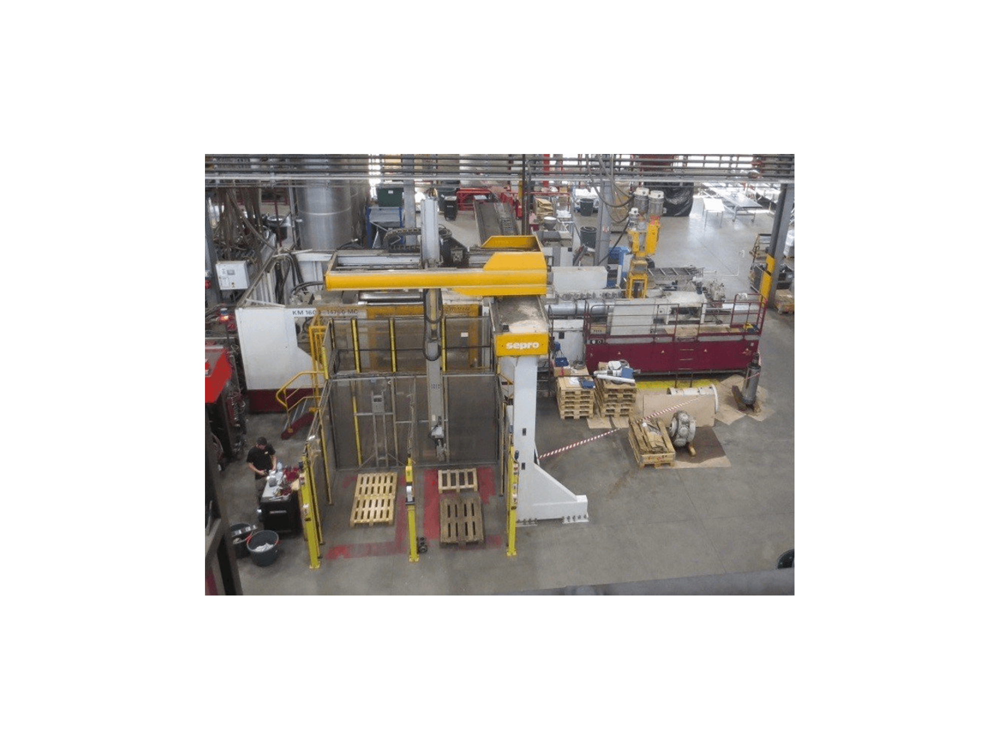 Krauss Maffei KM 1600 MC SP 14700-maskinen framifrån