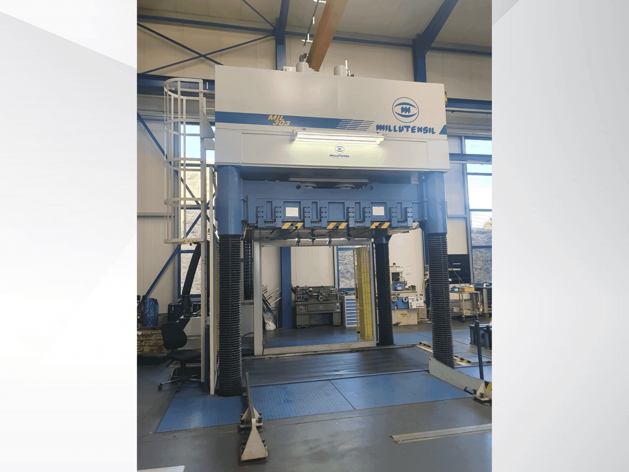 MILLUTENSIL Mil 303-maskinen framifrån