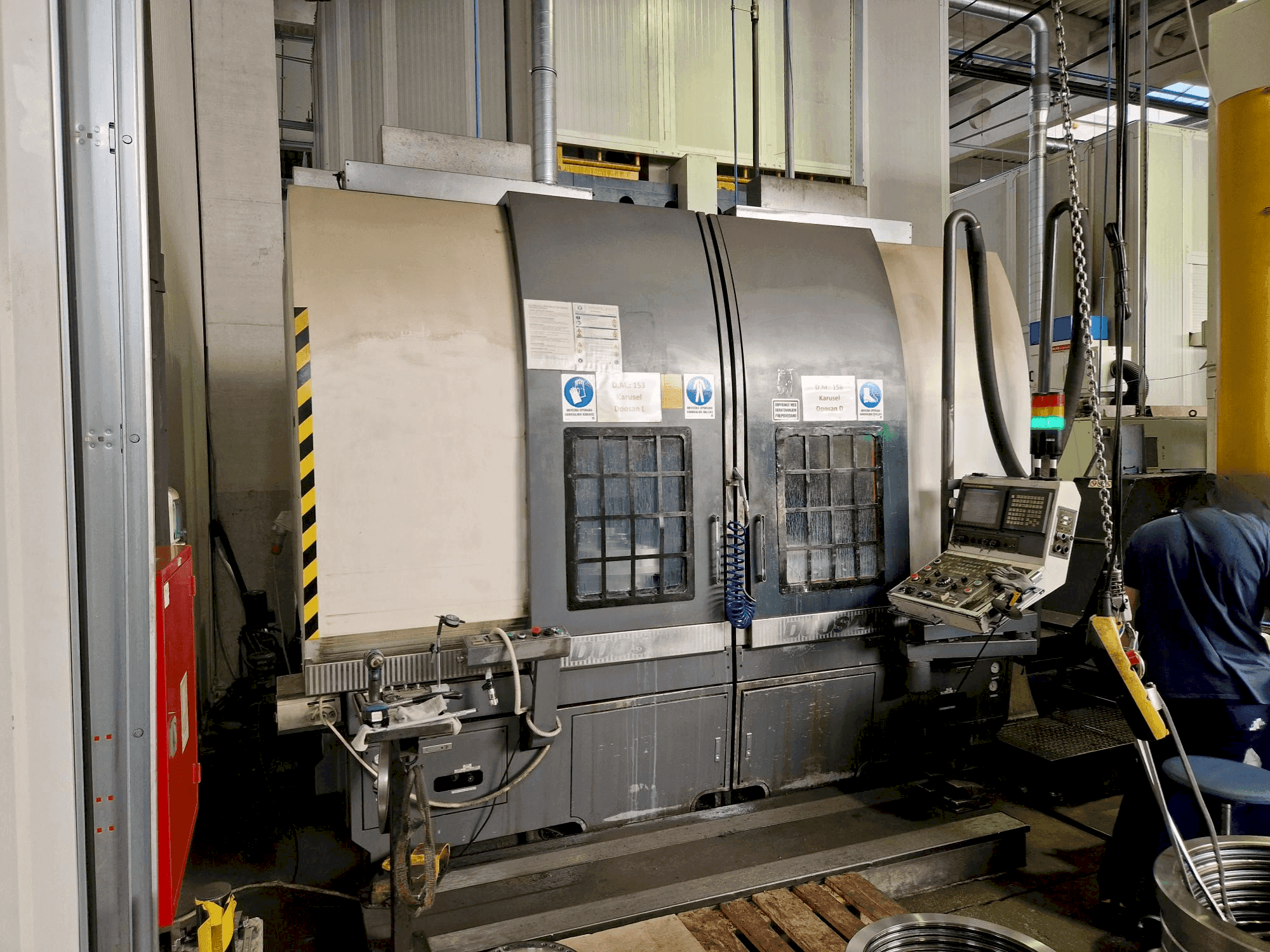 DOOSAN V740T-maskinen framifrån