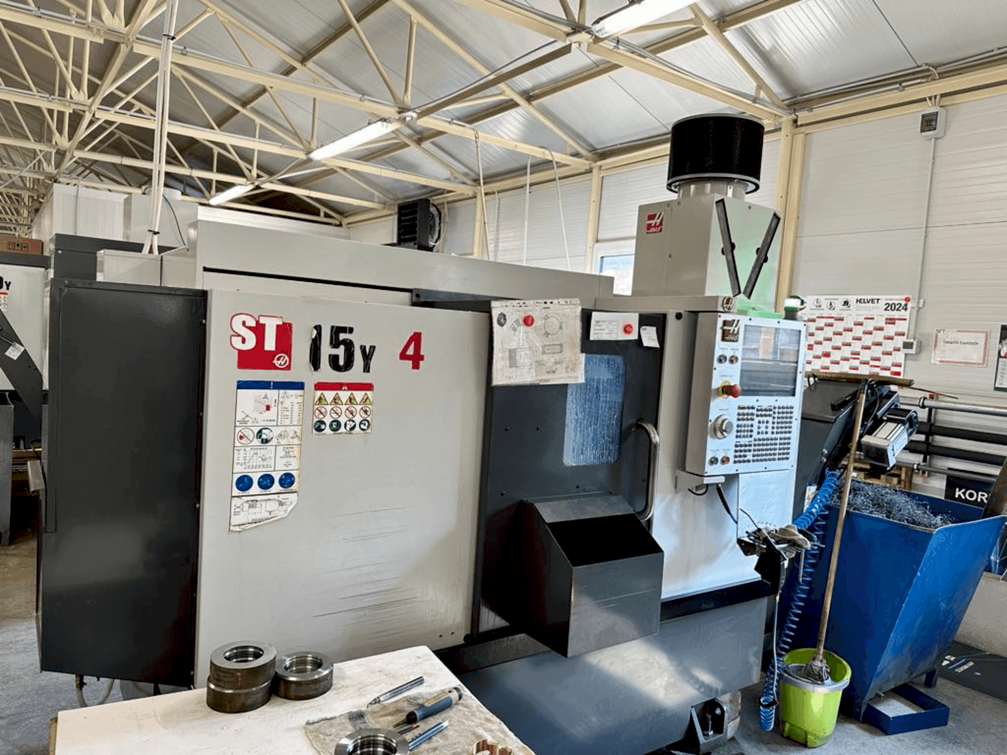 HAAS ST-15Y-maskinen framifrån