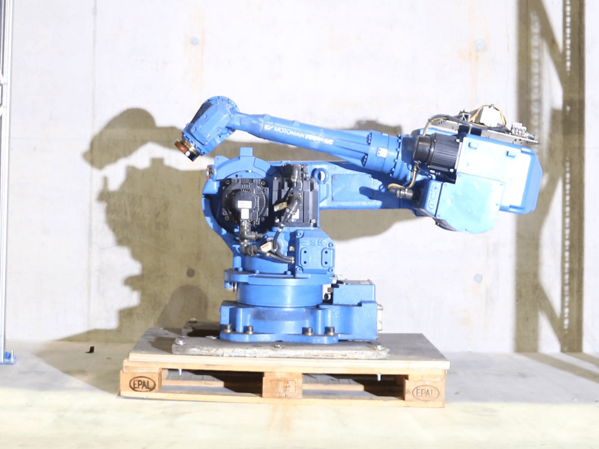 Yaskawa Motoman-maskinen sedd från vänsterUP50