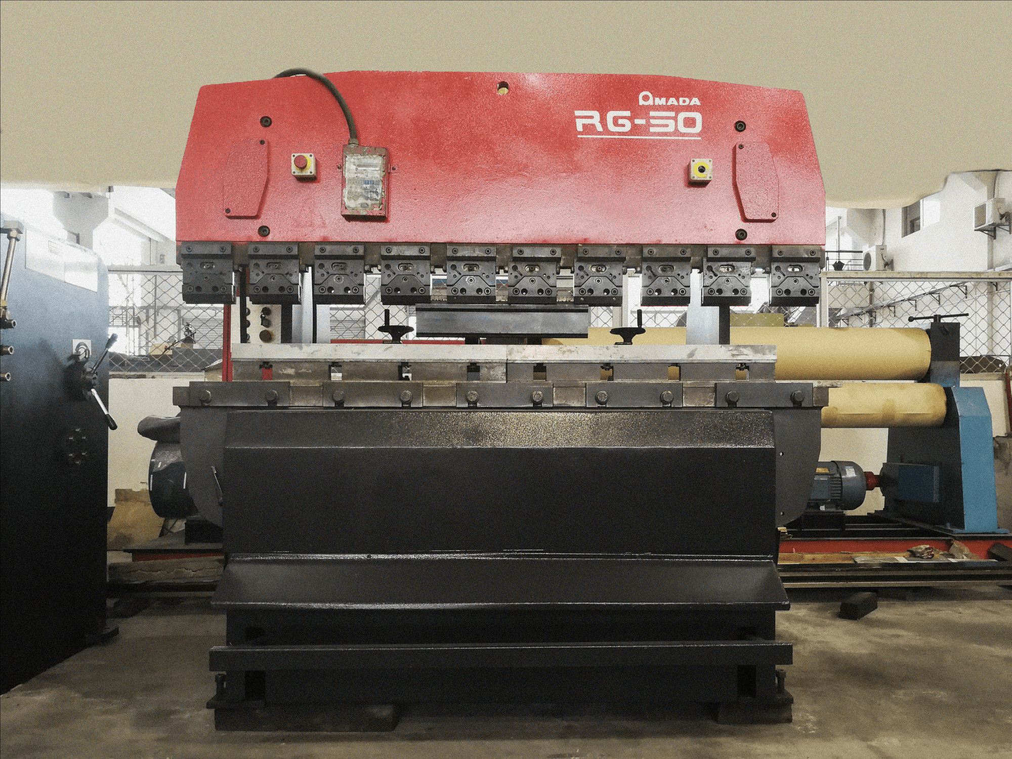 AMADA-maskinen framifrånRG-50