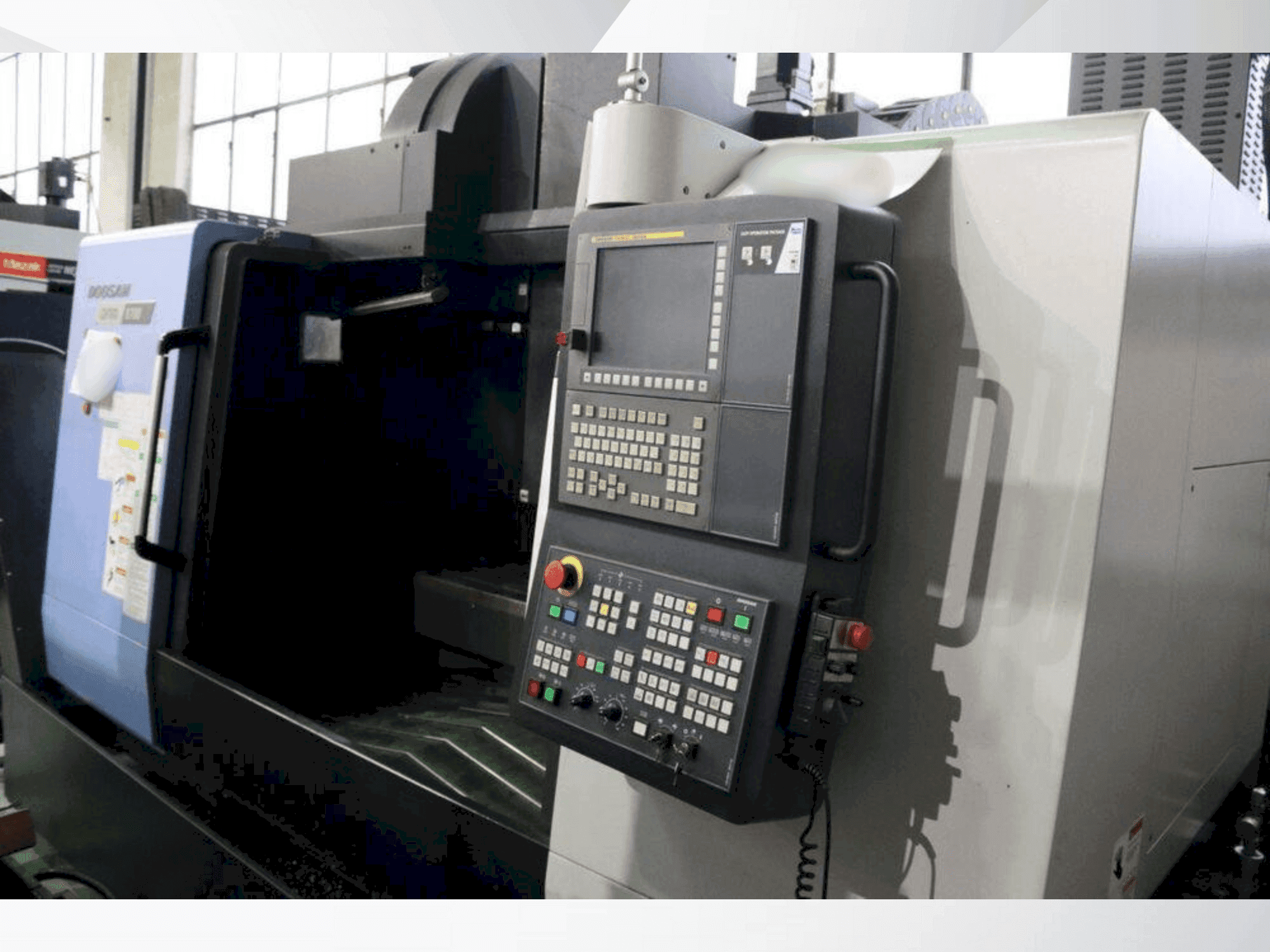 DOOSAN DNM 6700-maskinen framifrån