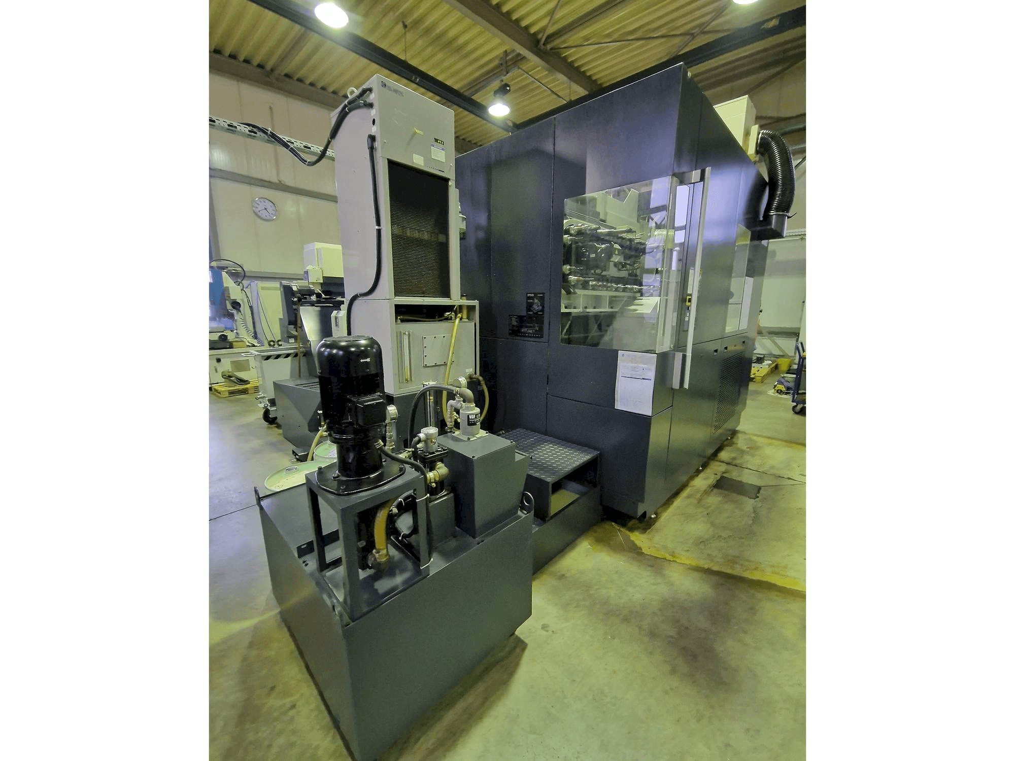 Makino F9-maskinen framifrån