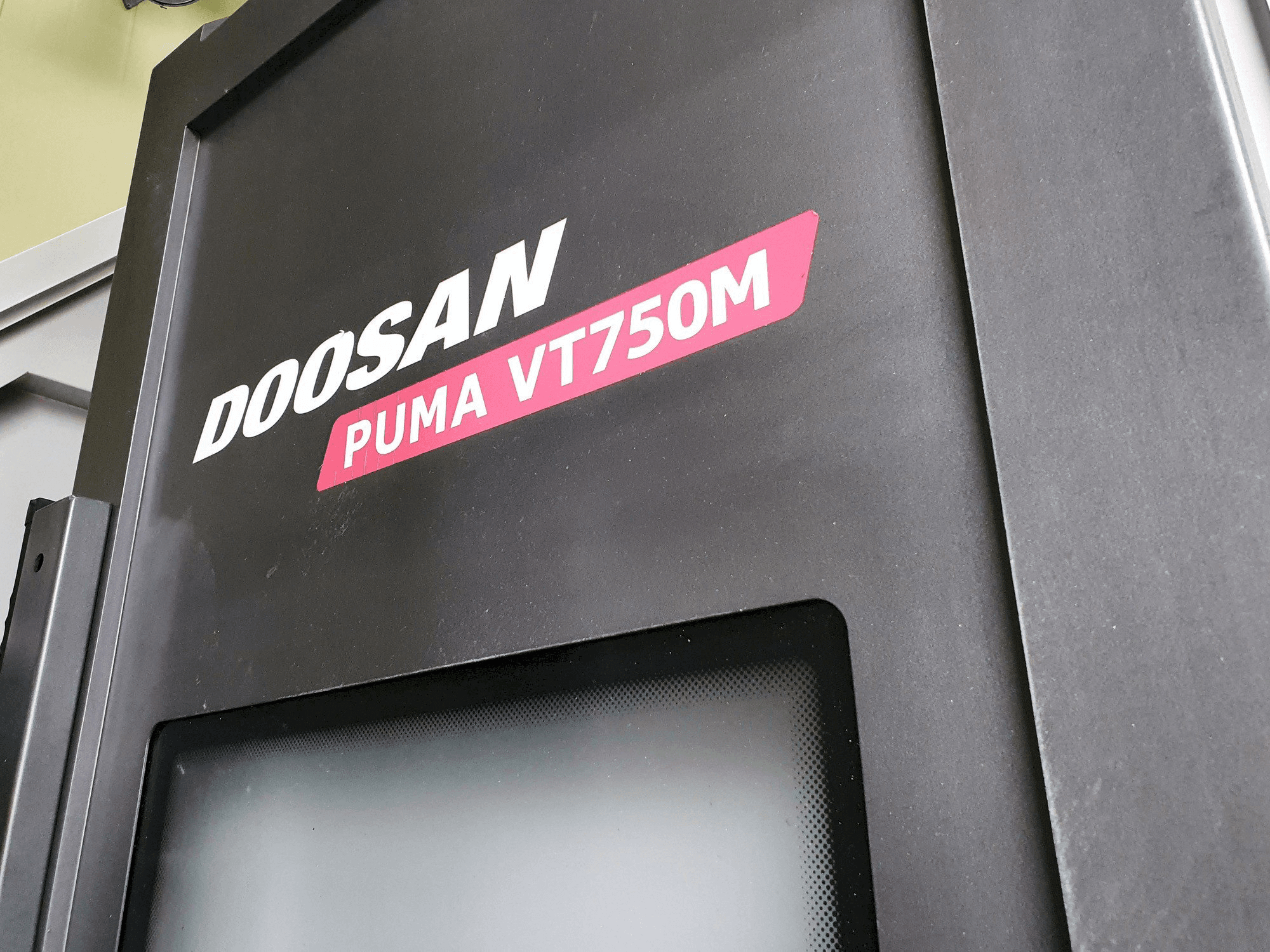 Doosan PUMA VT750M-maskinen framifrån