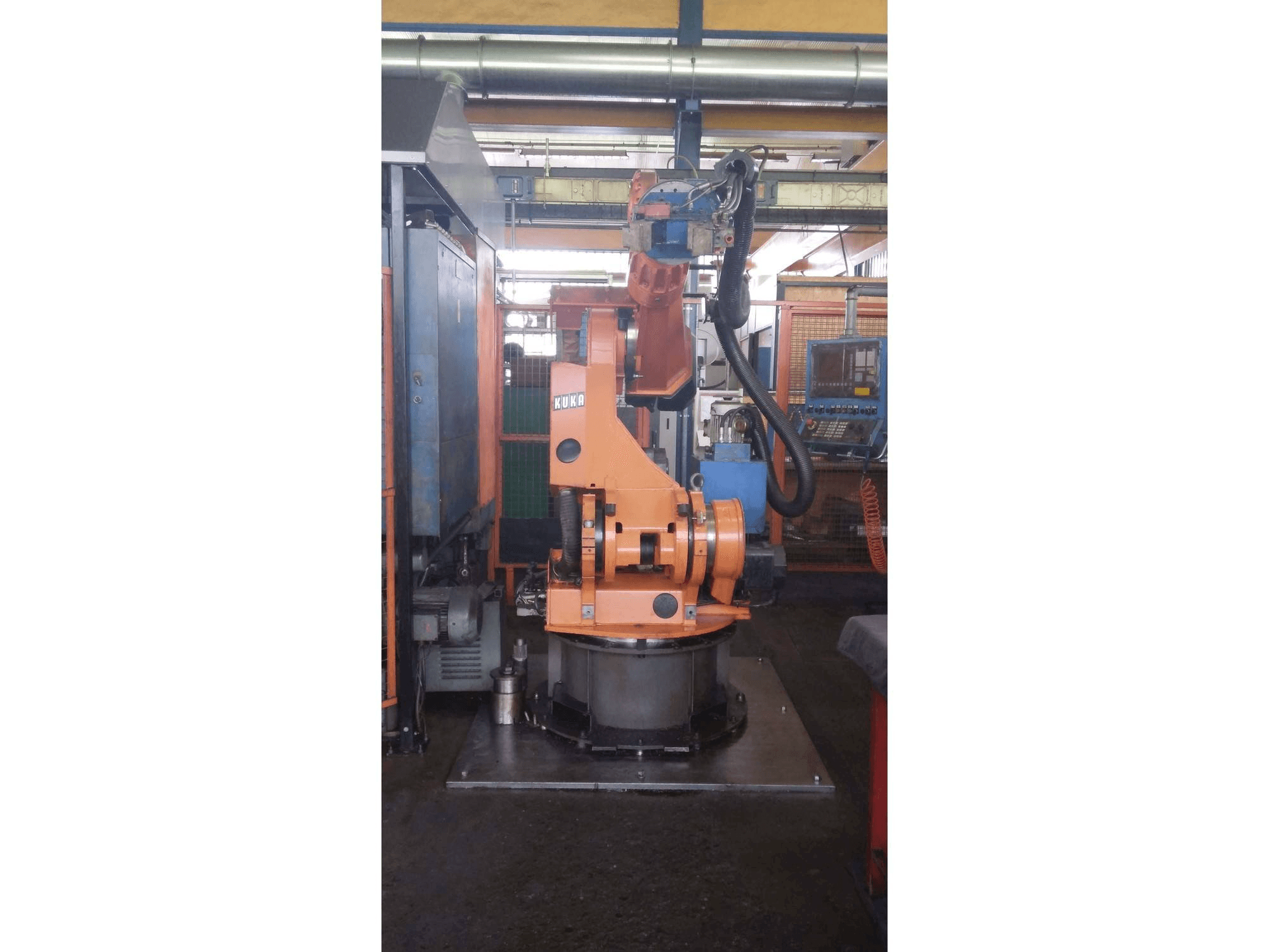 KUKA IR 760/120.0-maskinen framifrån