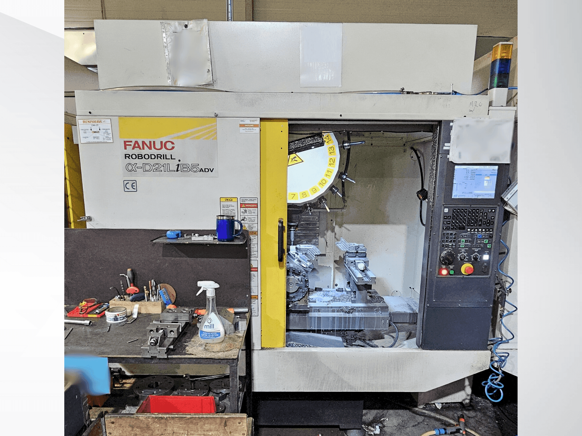 FANUC Robodrill α-D21LiB5ADV-maskinen framifrån