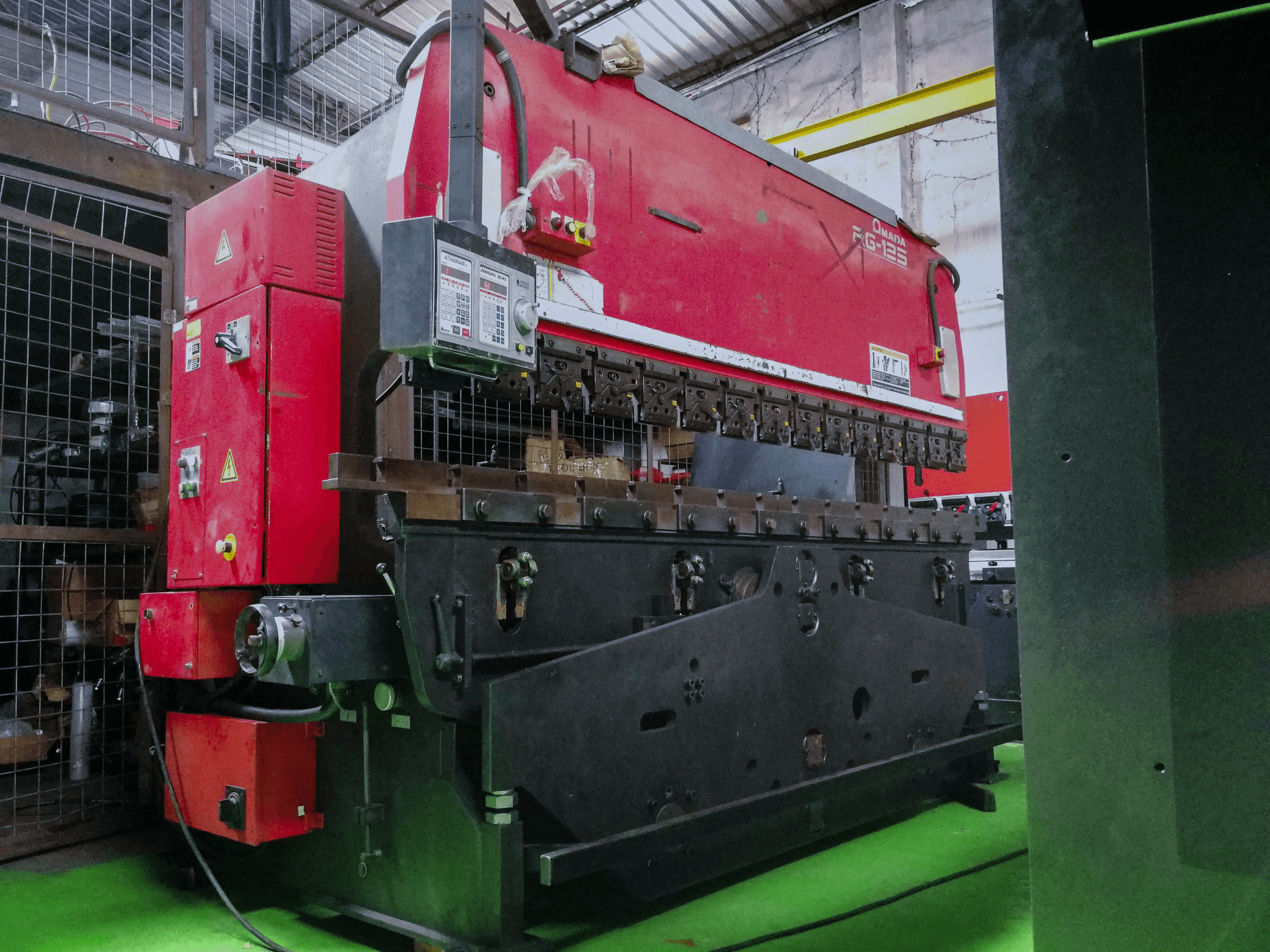 AMADA-maskinen framifrånRG 125