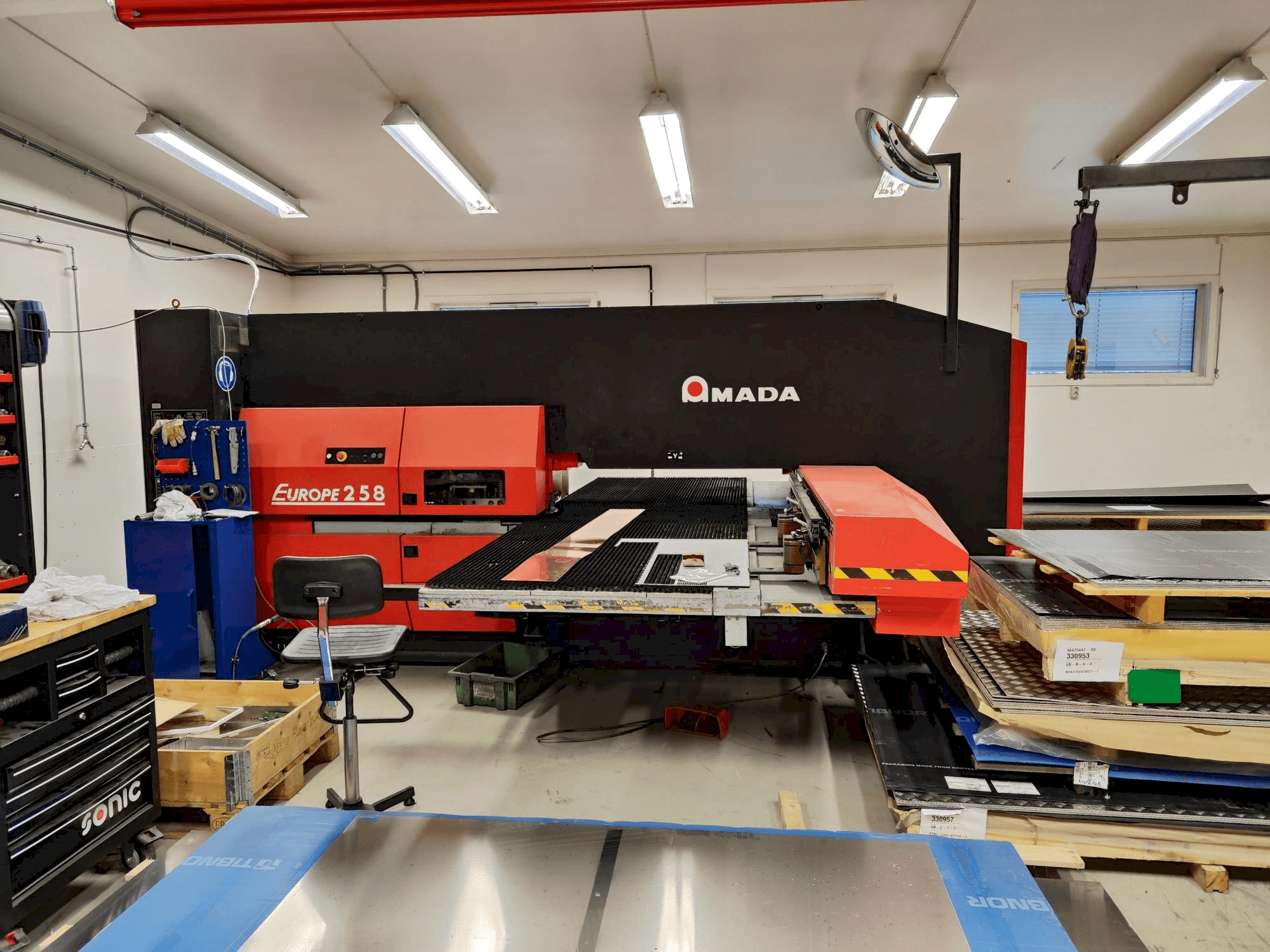 AMADA EUROPE 258-maskinen framifrån