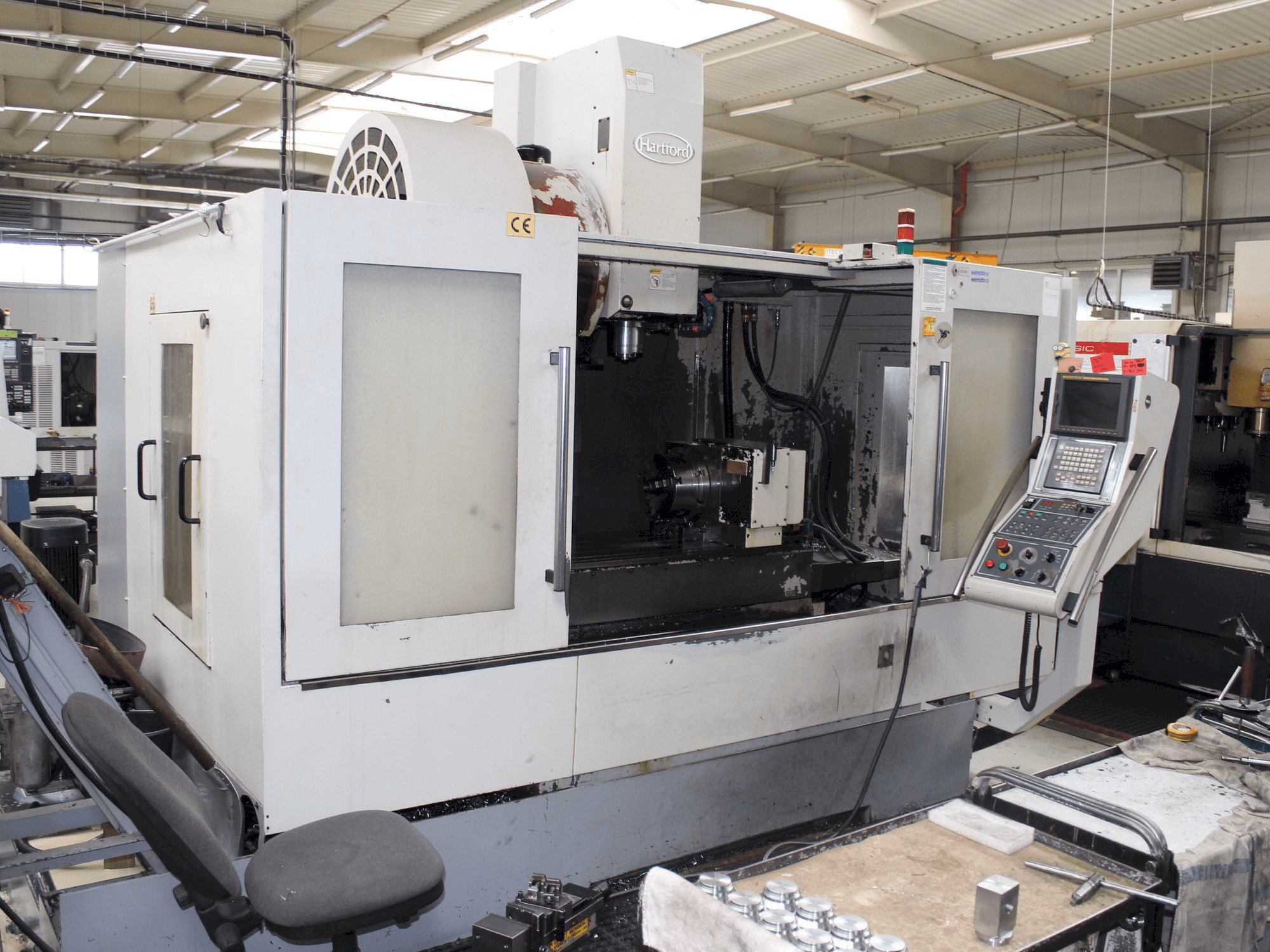 Hartford VMC 1270A-maskinen framifrån