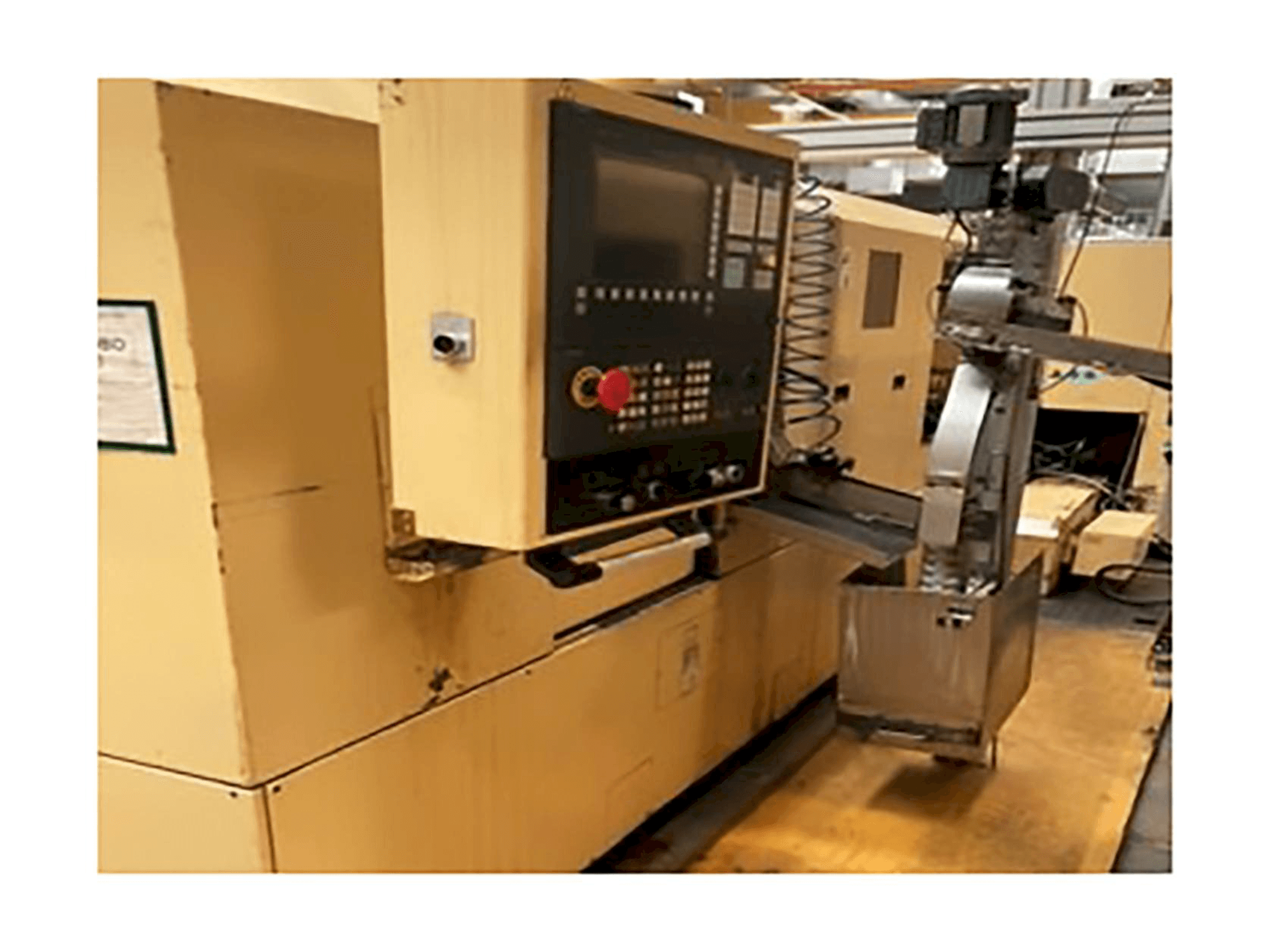 TAJMAC-ZPS SAL 100/4-maskinen sedd från vänster sida