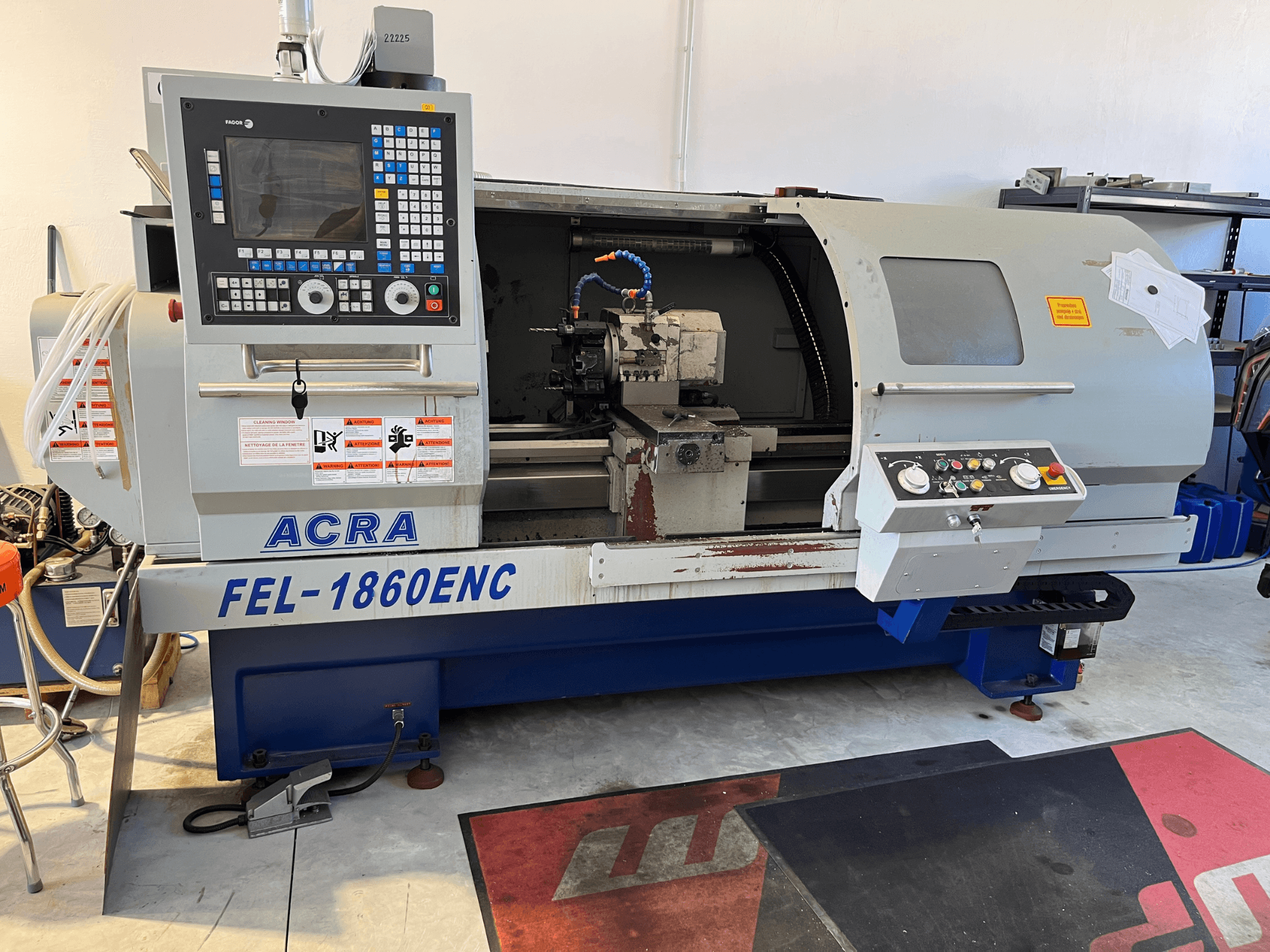 ACRA FEL-1860ENC/B horisontell svarv, framifrån sett med kontrollpanel och CNC-komponenter.