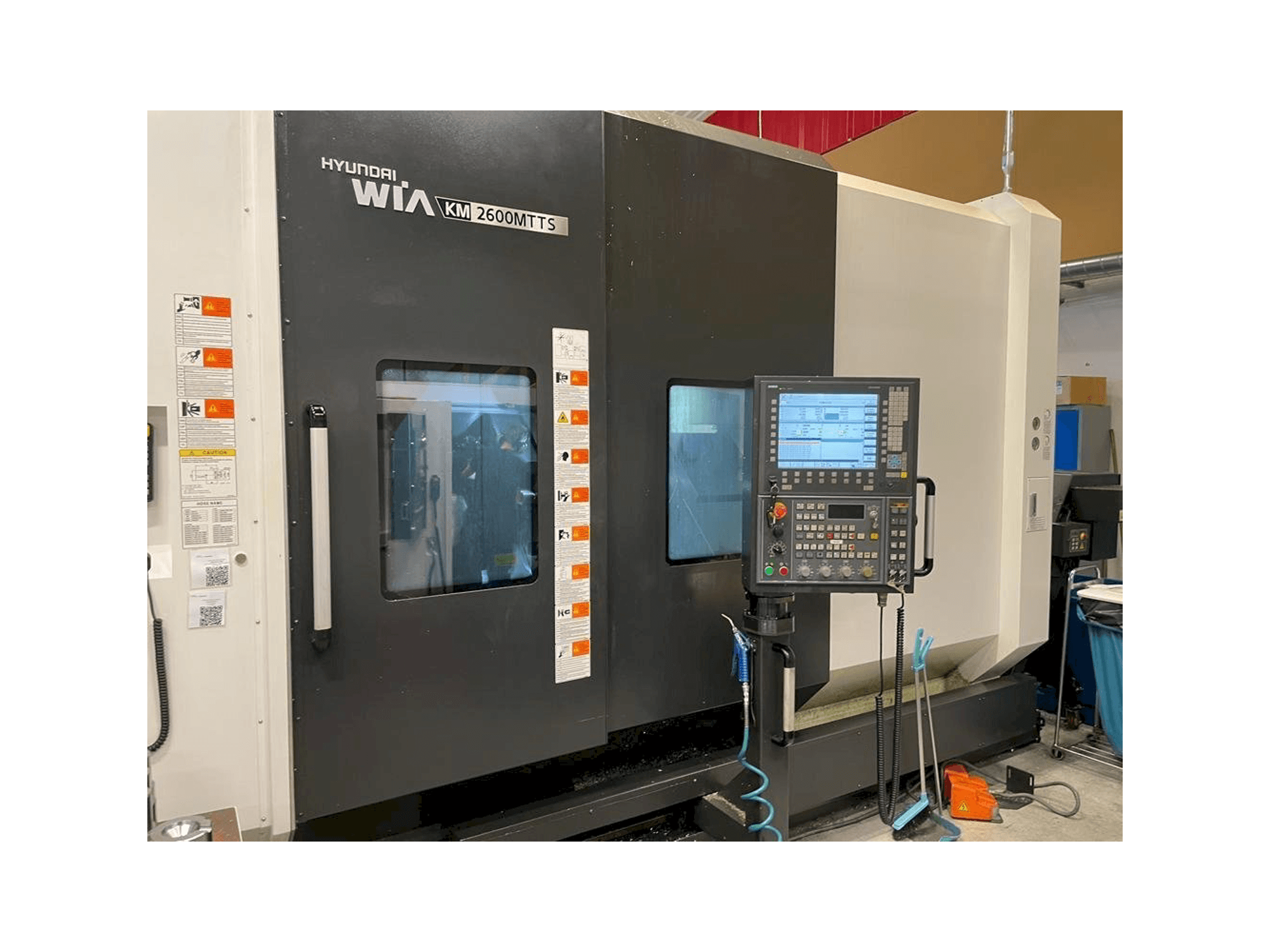 Hyundai Wia KM 2600 MTTS-maskinen framifrån