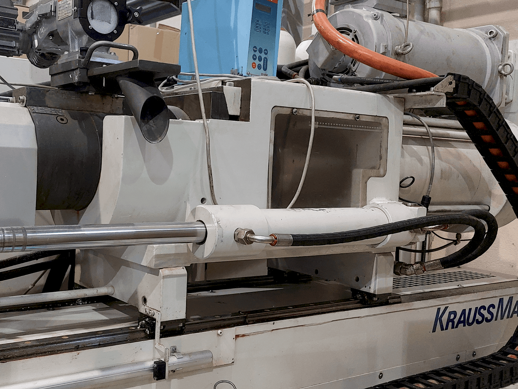 Krauss Maffei 320-1900 C3-maskinen framifrån