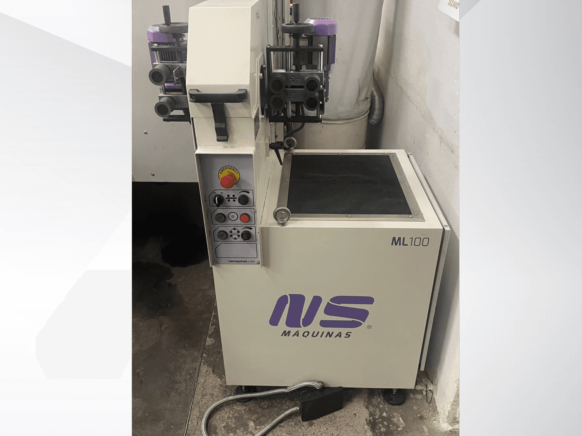 ML100-maskin från MS Maquinas, framifrån, med kontrollpanel med knappar och pedal, definierad arbetsyta.