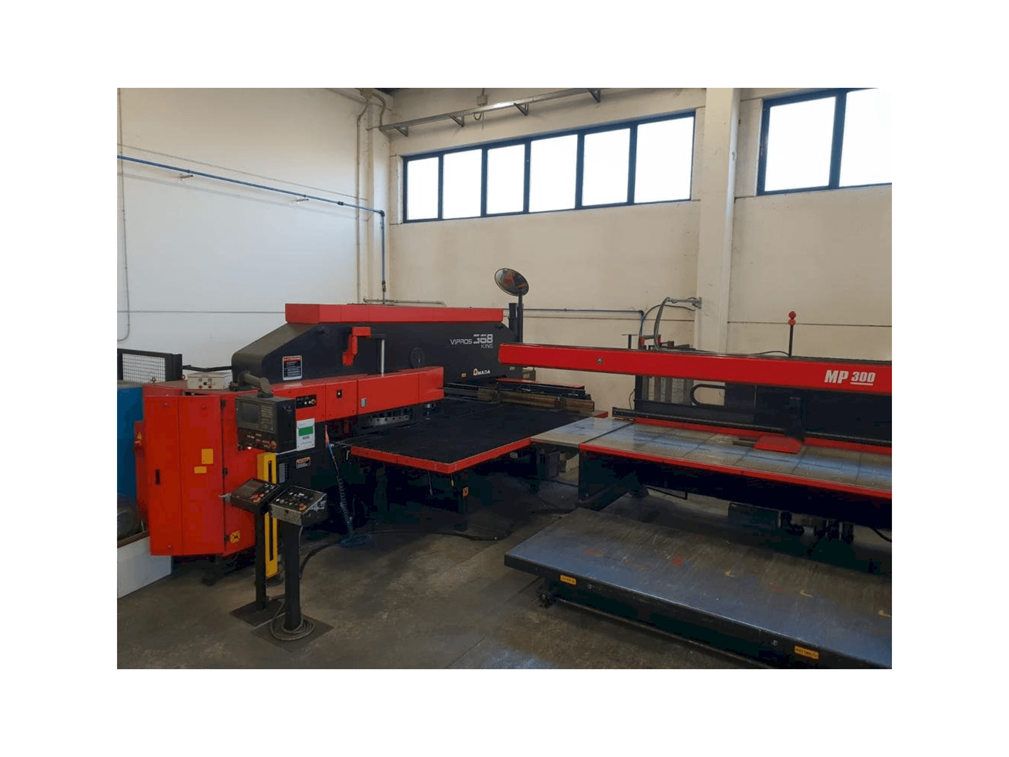 AMADA VIPROS 368 KING-maskinen framifrån