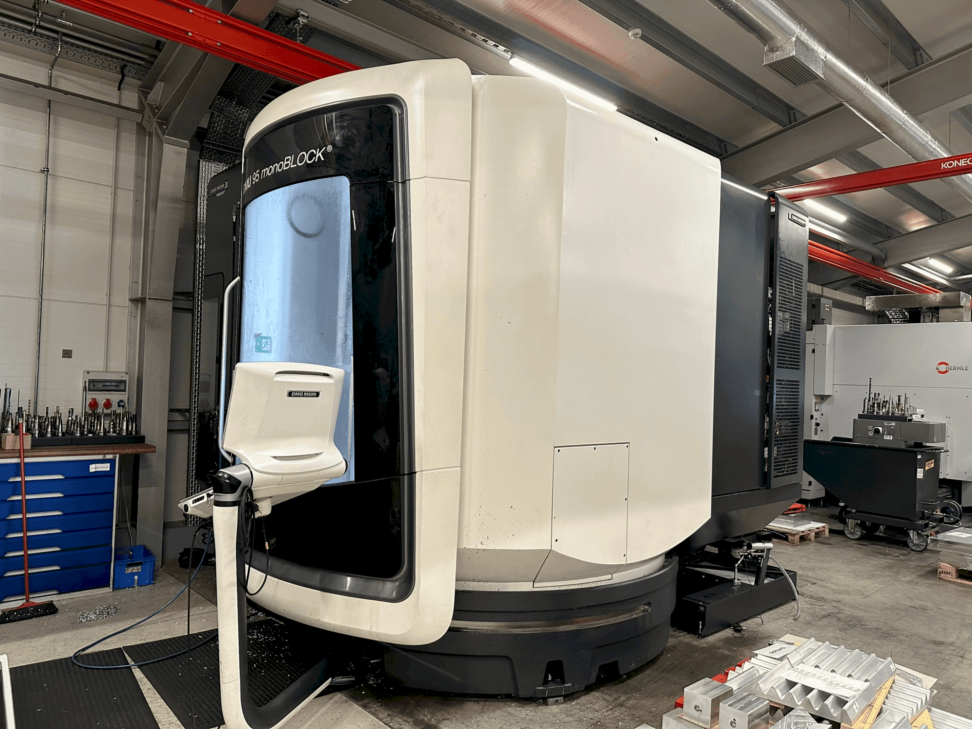 DMG MORI DMU 95 monoBLOCK (2021)-maskinen framifrån