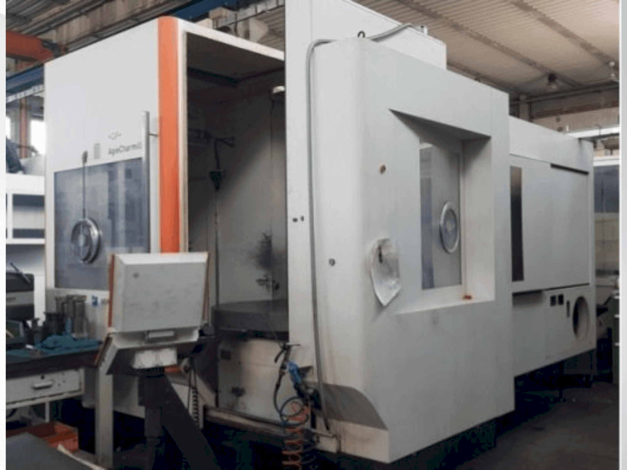 MIKRON HPM 1350U-maskinen framifrån