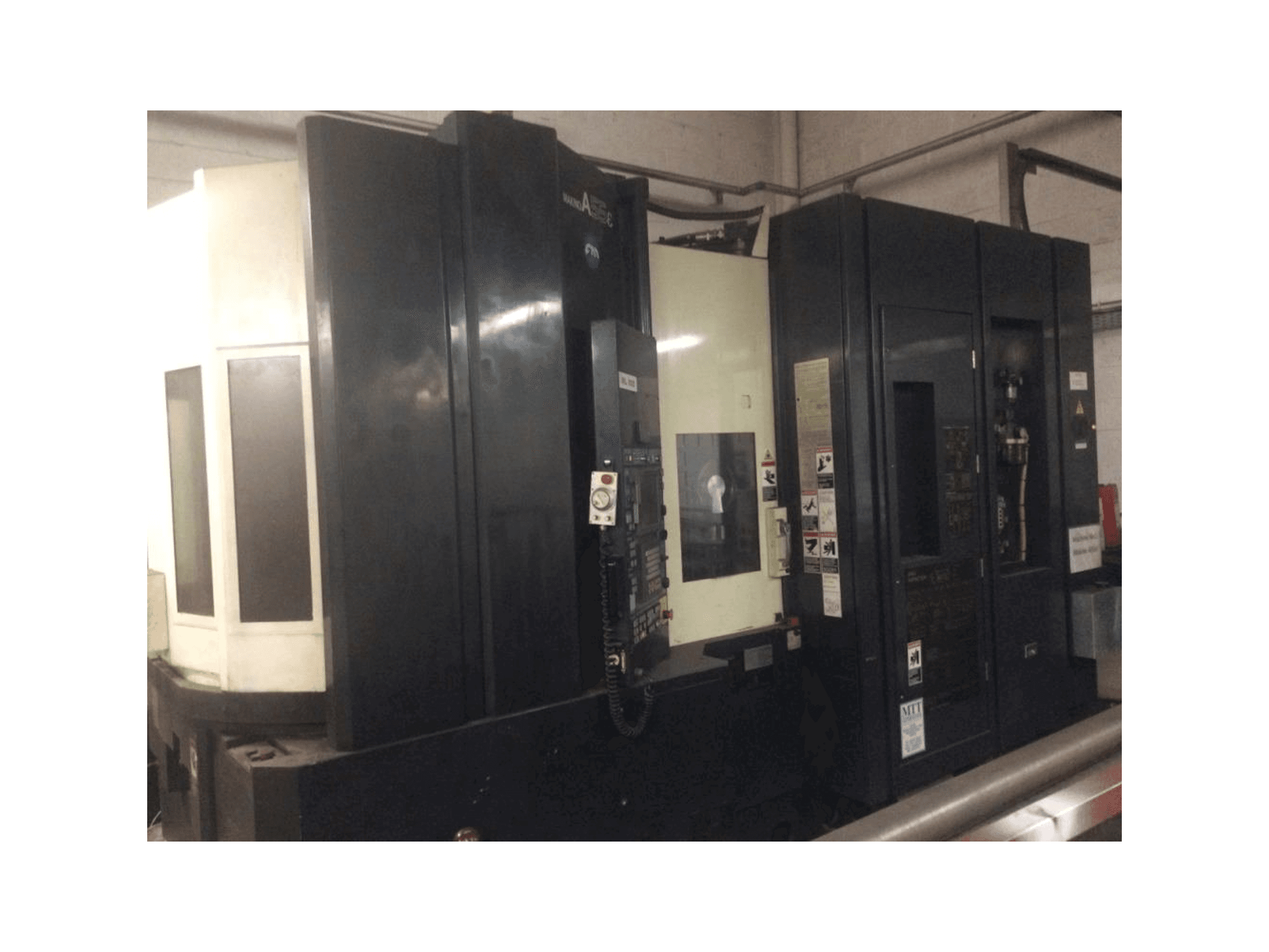 Makino A55e-maskinen framifrån