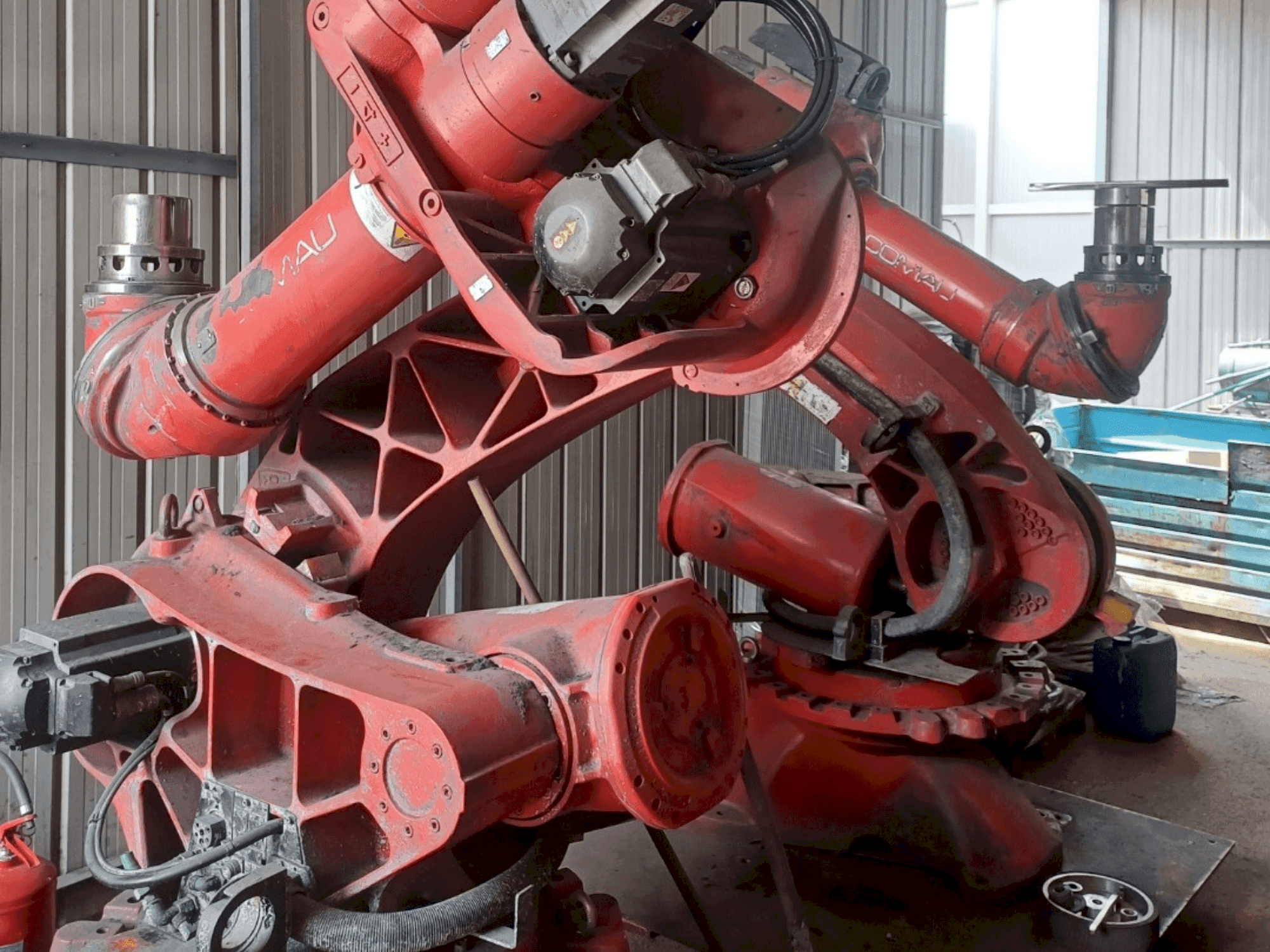 COMAU C4G RCC3-maskinen framifrån