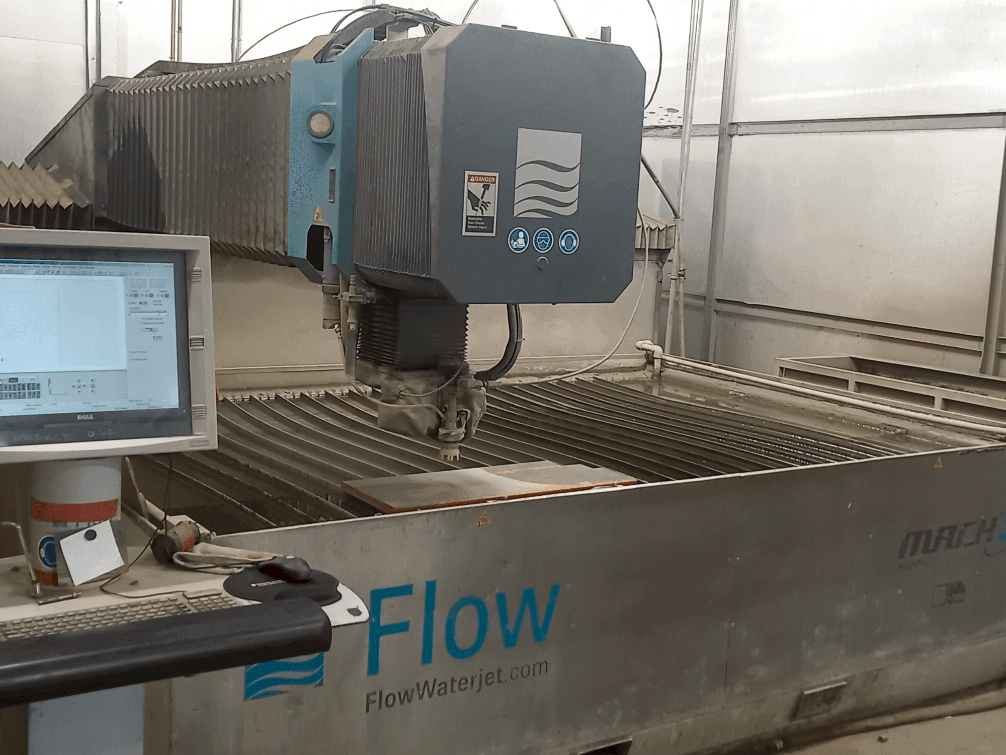 Flow Mach 3-3020b-maskinen framifrån