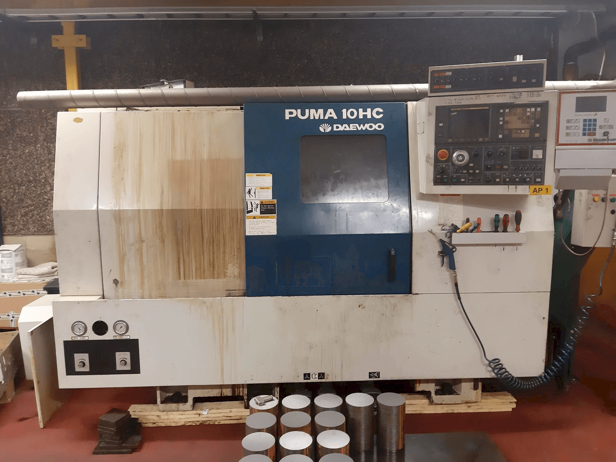 DAEWOO Puma 10 HC-maskinen framifrån