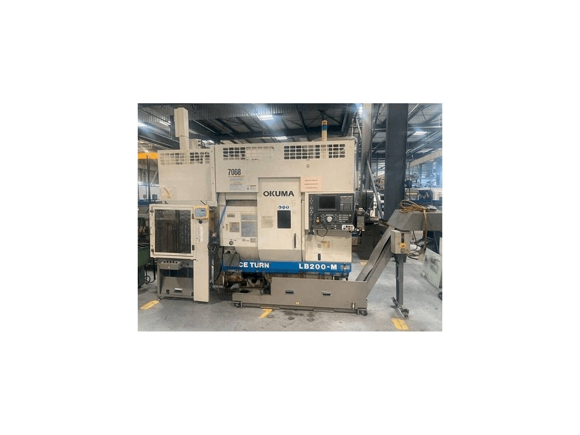Okuma LB 200M-maskinen framifrån