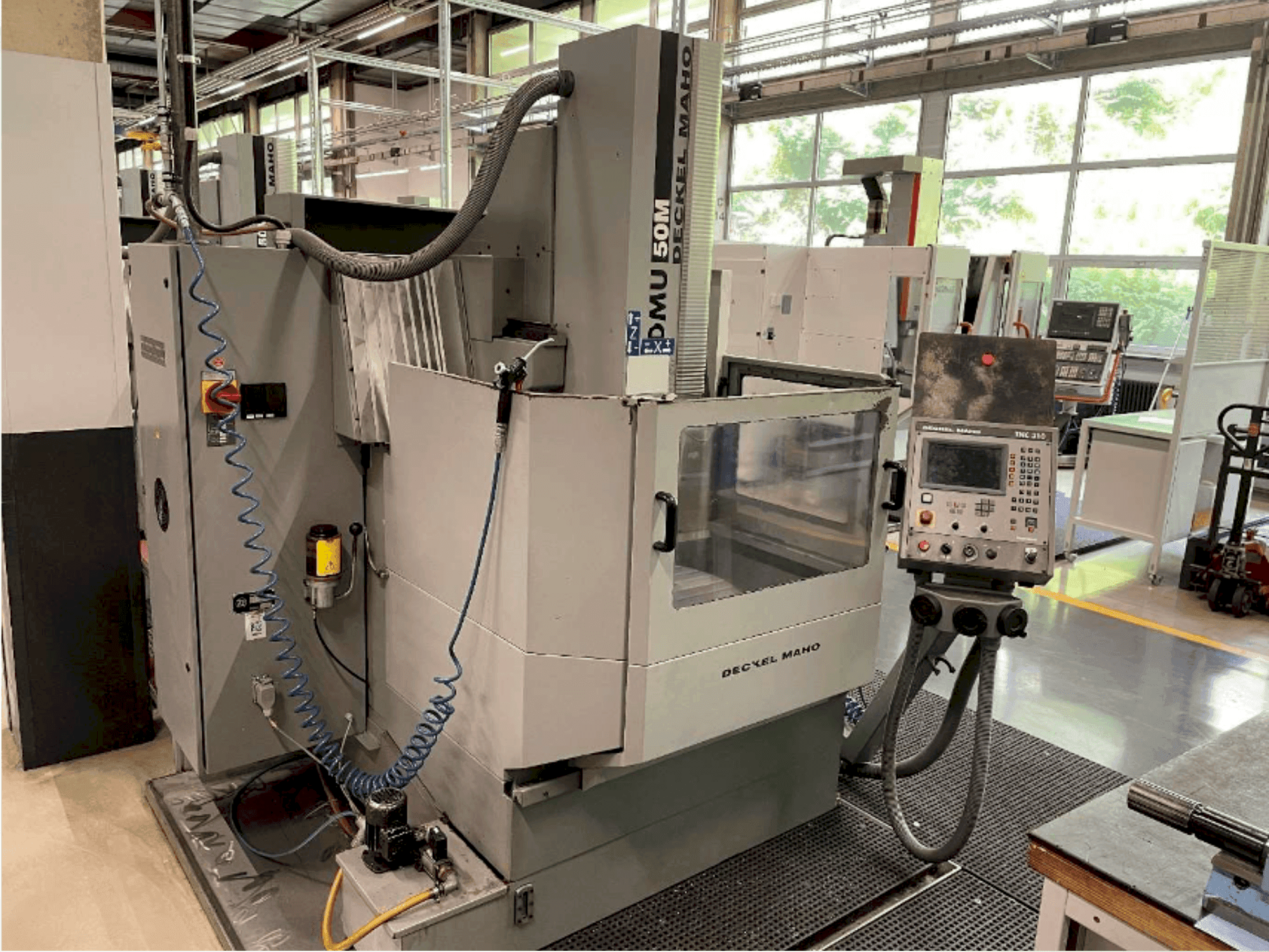 DECKEL DMU 50-maskinen framifrån