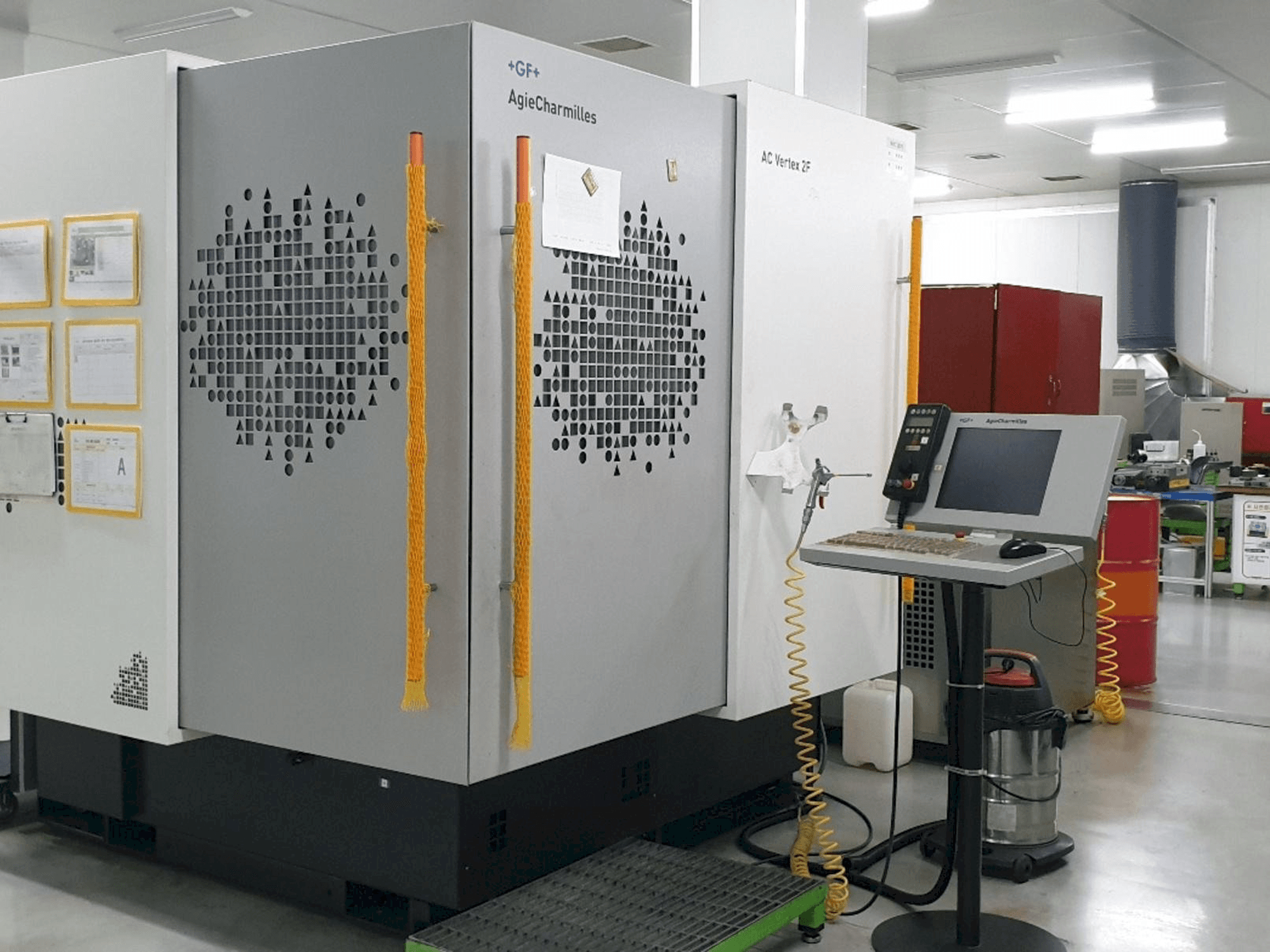 AgieCharmilles AC VERTEX 2F-maskinen framifrån