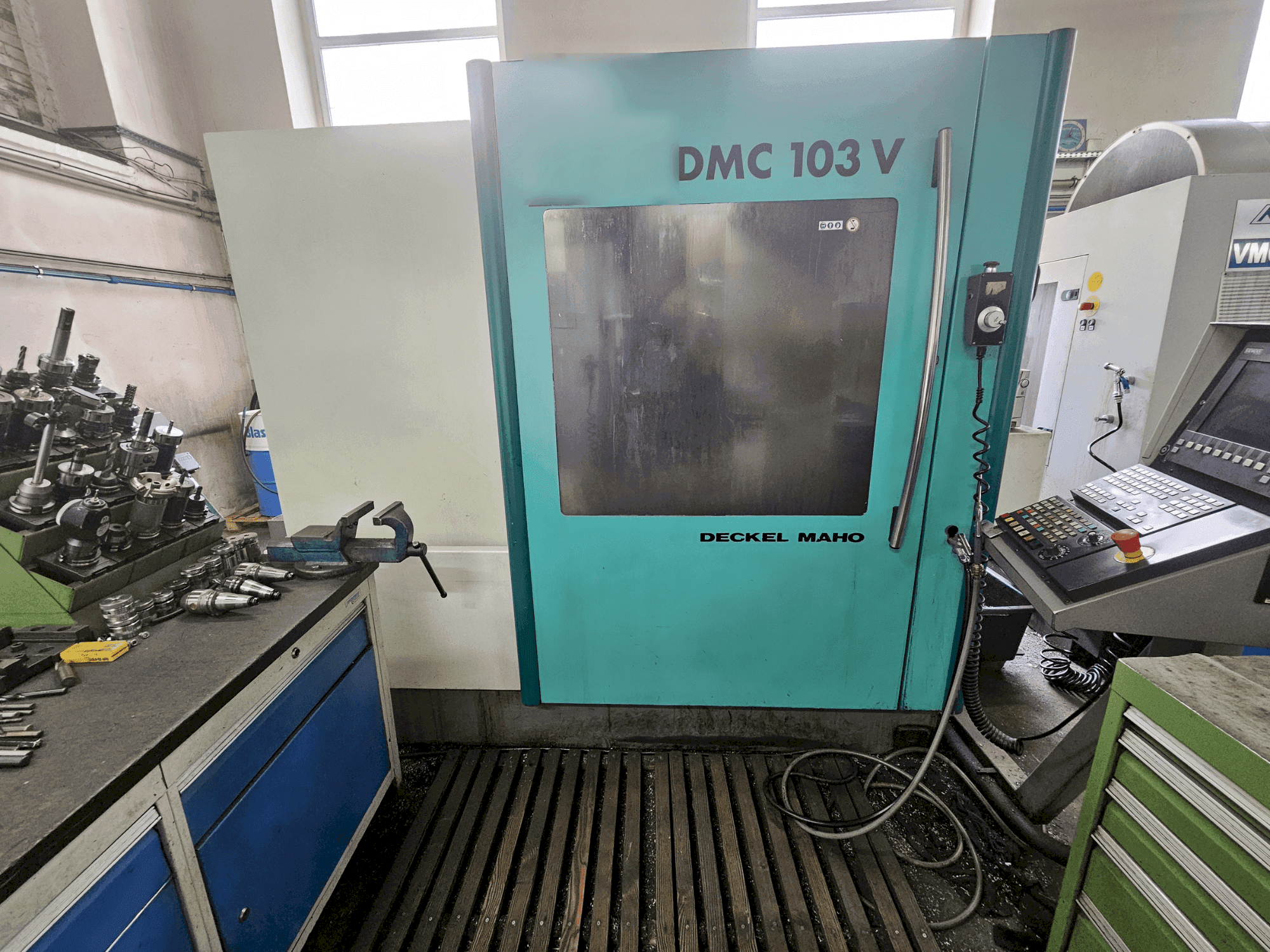 DECKEL MAHO DMC 103V-maskinen framifrån