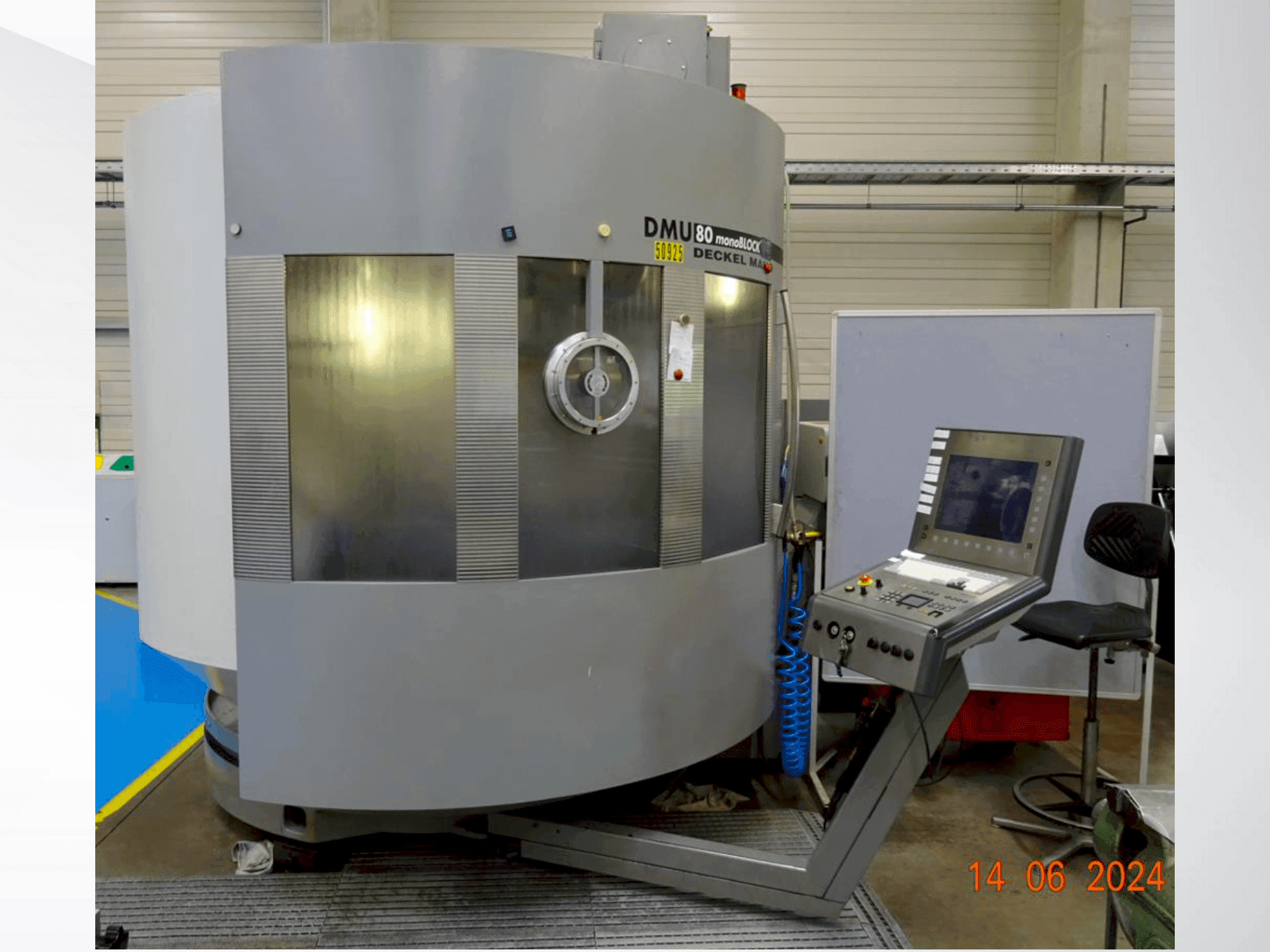 DMG DMU 80 MonoBlock-maskinen sedd från sidan