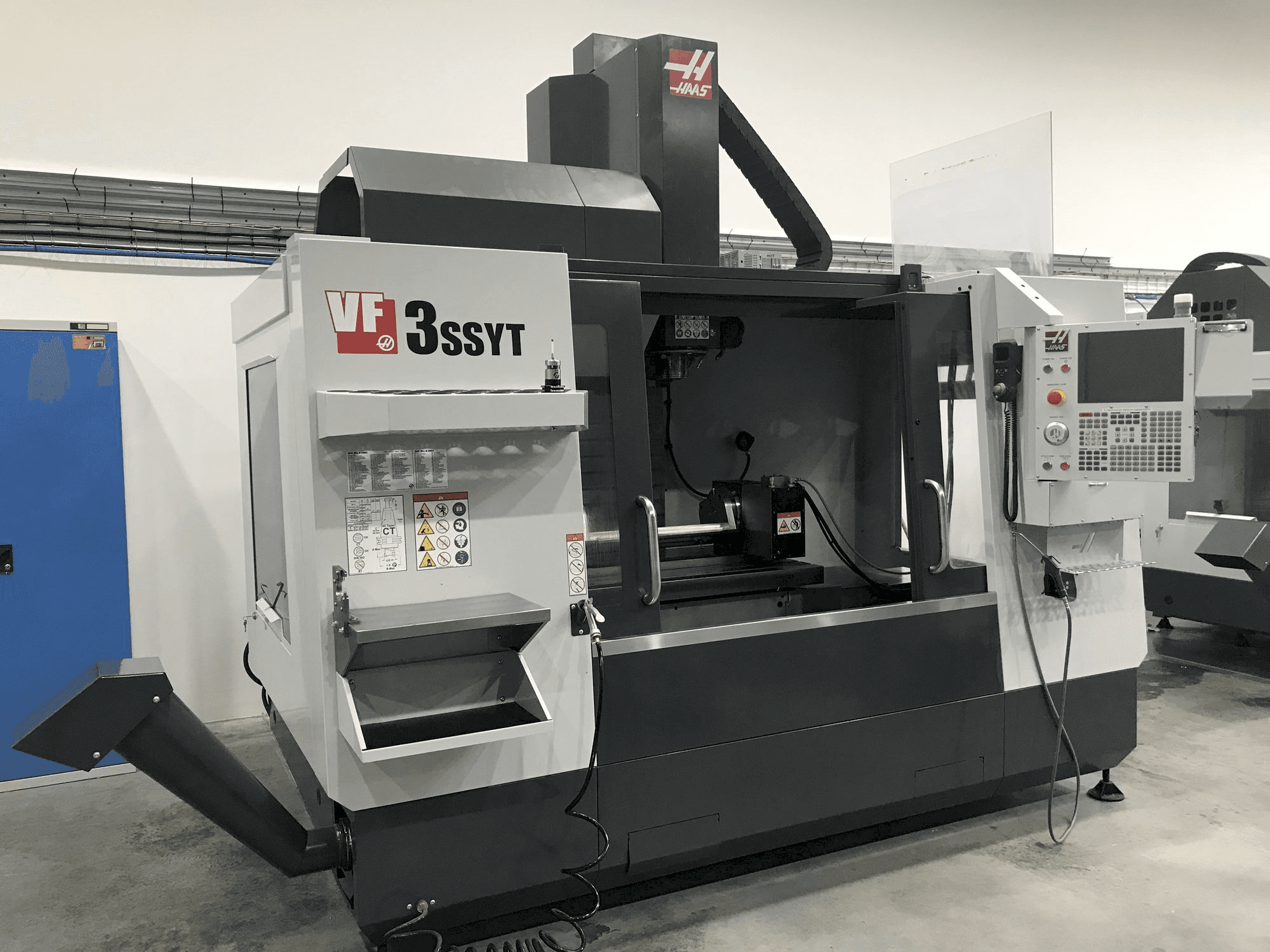 HAAS VF-3 SSYT-maskinen framifrån