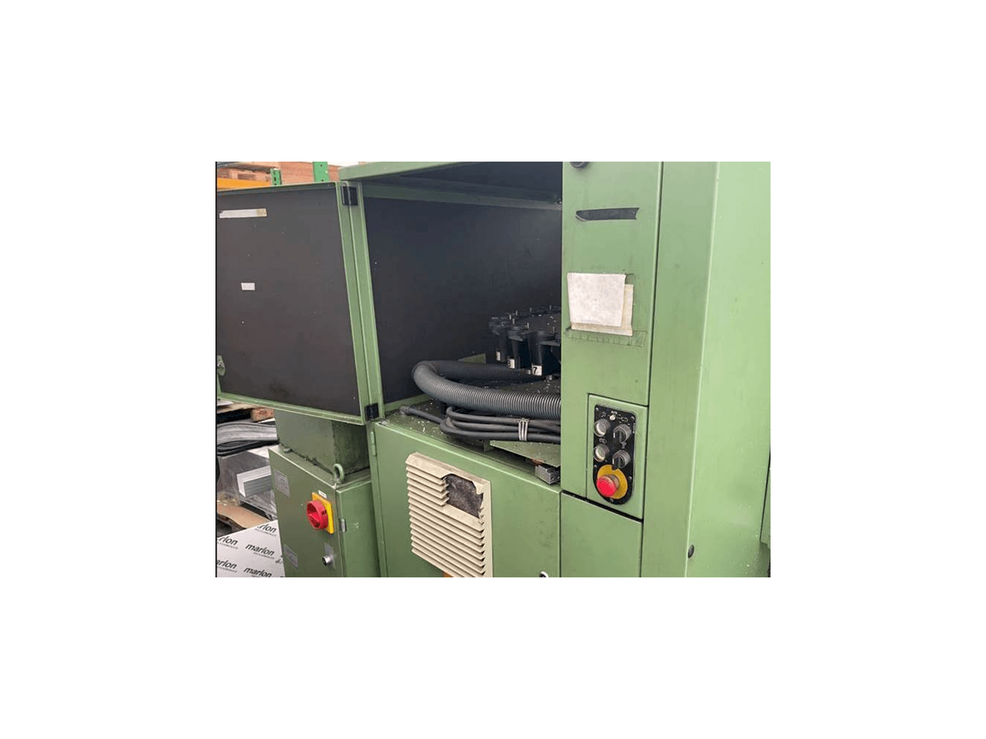 DECKEL FP4AT-maskinen framifrån