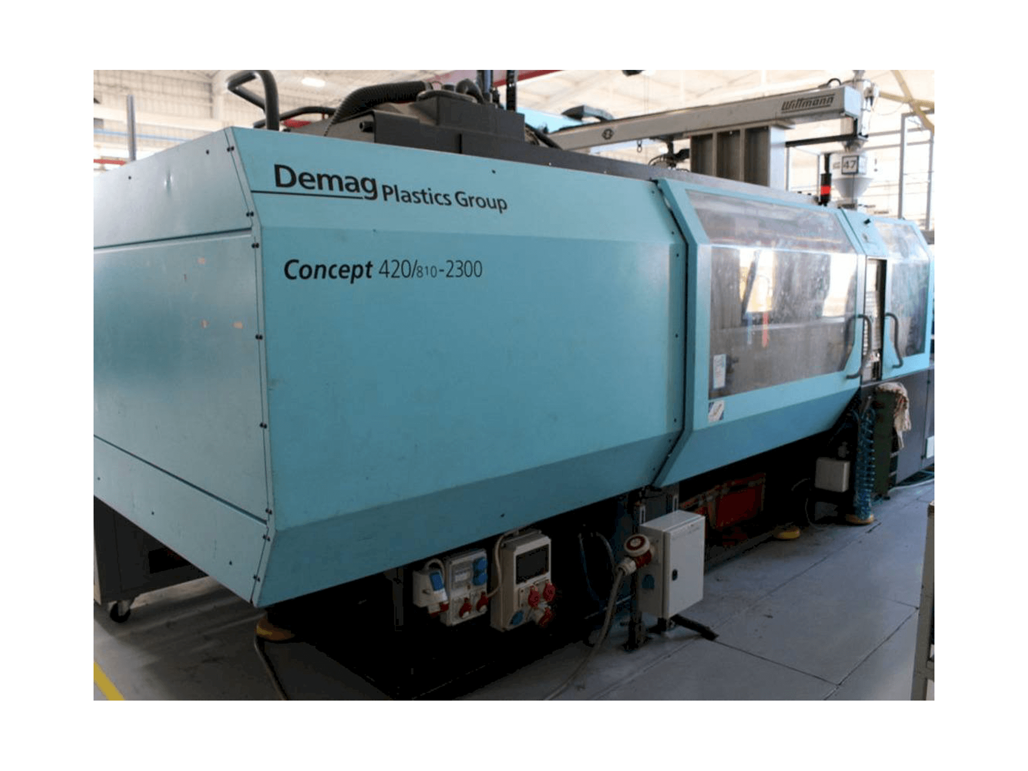DEMAG 420/810-2300 NC4-maskinen framifrån