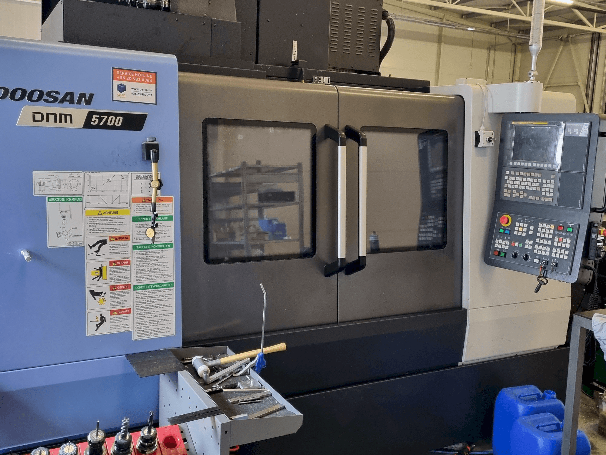 DOOSAN DNM 5700-maskinen framifrån