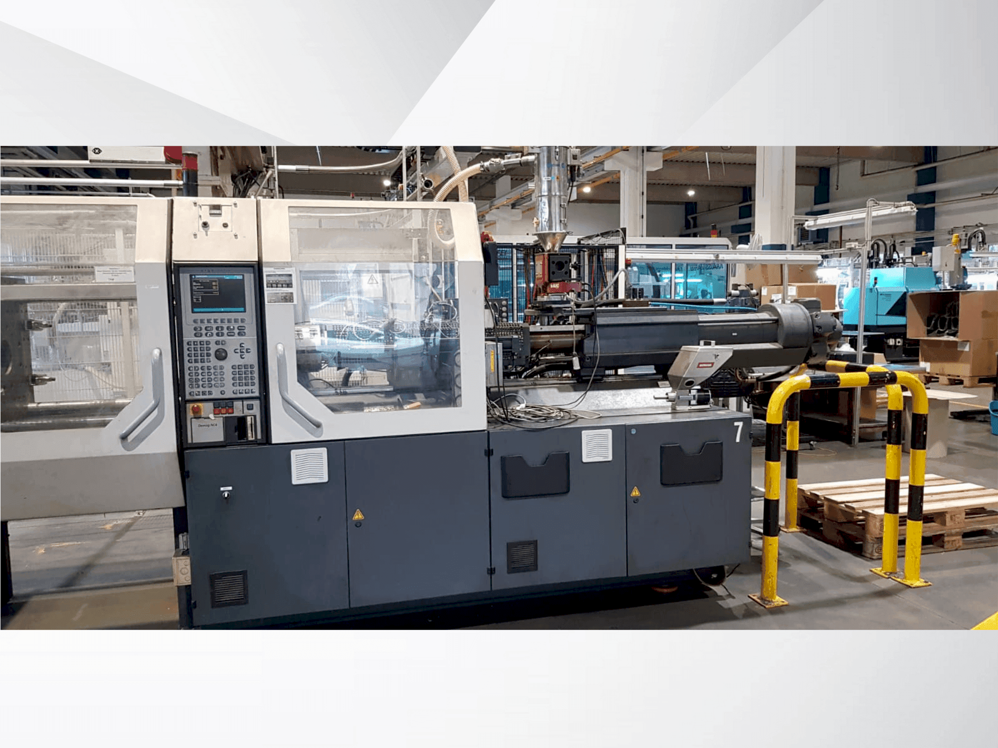 DEMAG Concept 200/500-840 + W711-maskinen framifrån