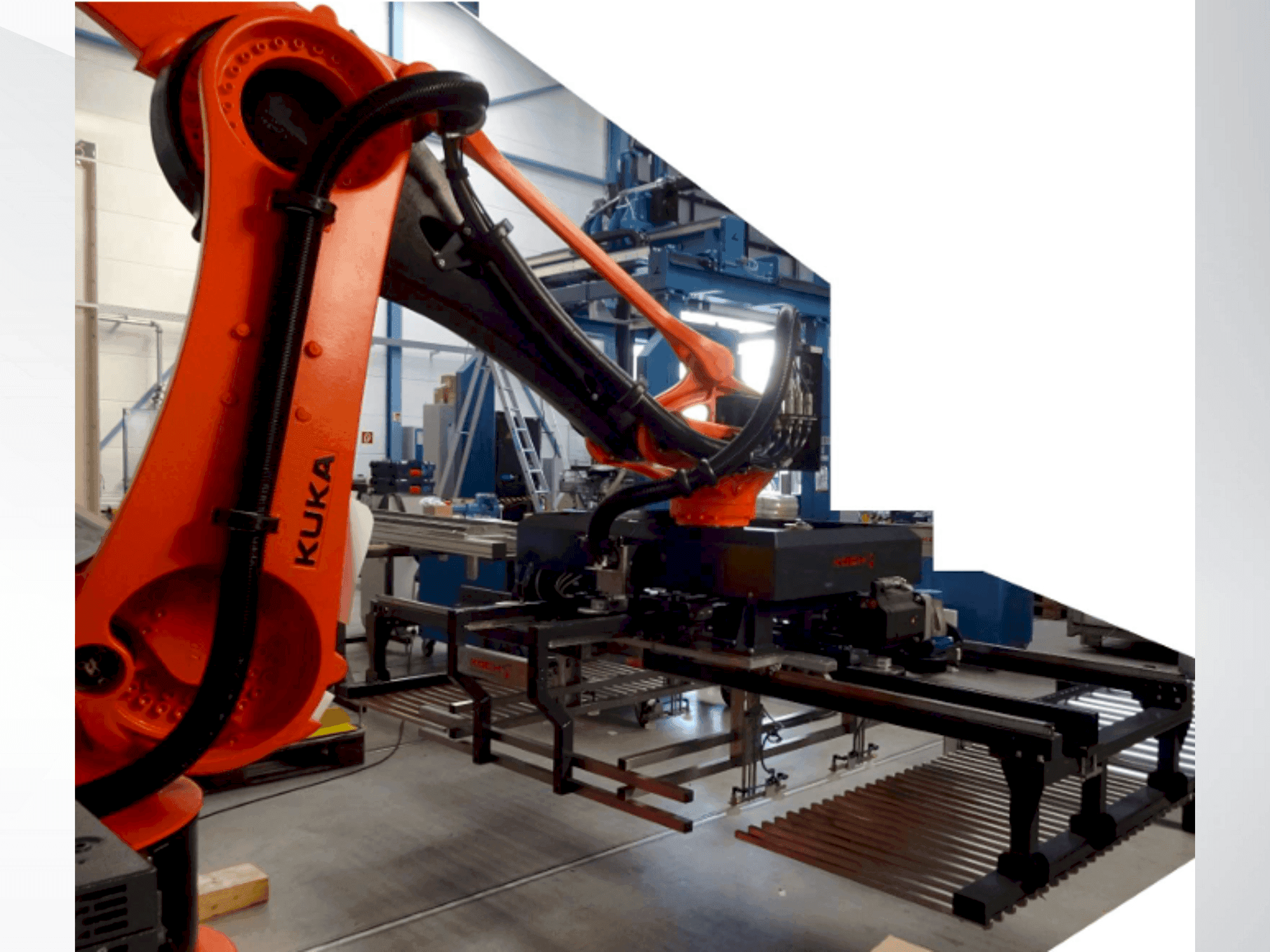 KUKA KR 700 PA-maskinen framifrån