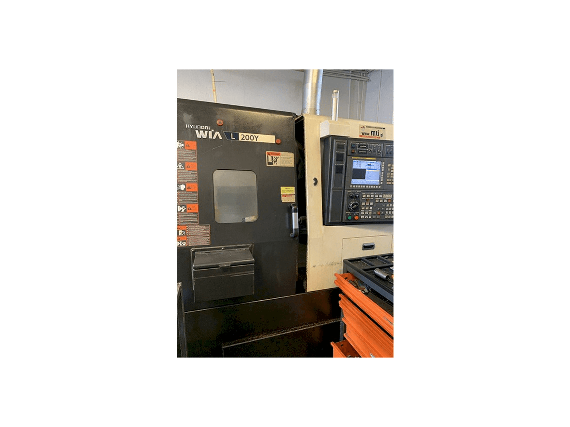 Hyundai Wia L200Y-maskinen framifrån