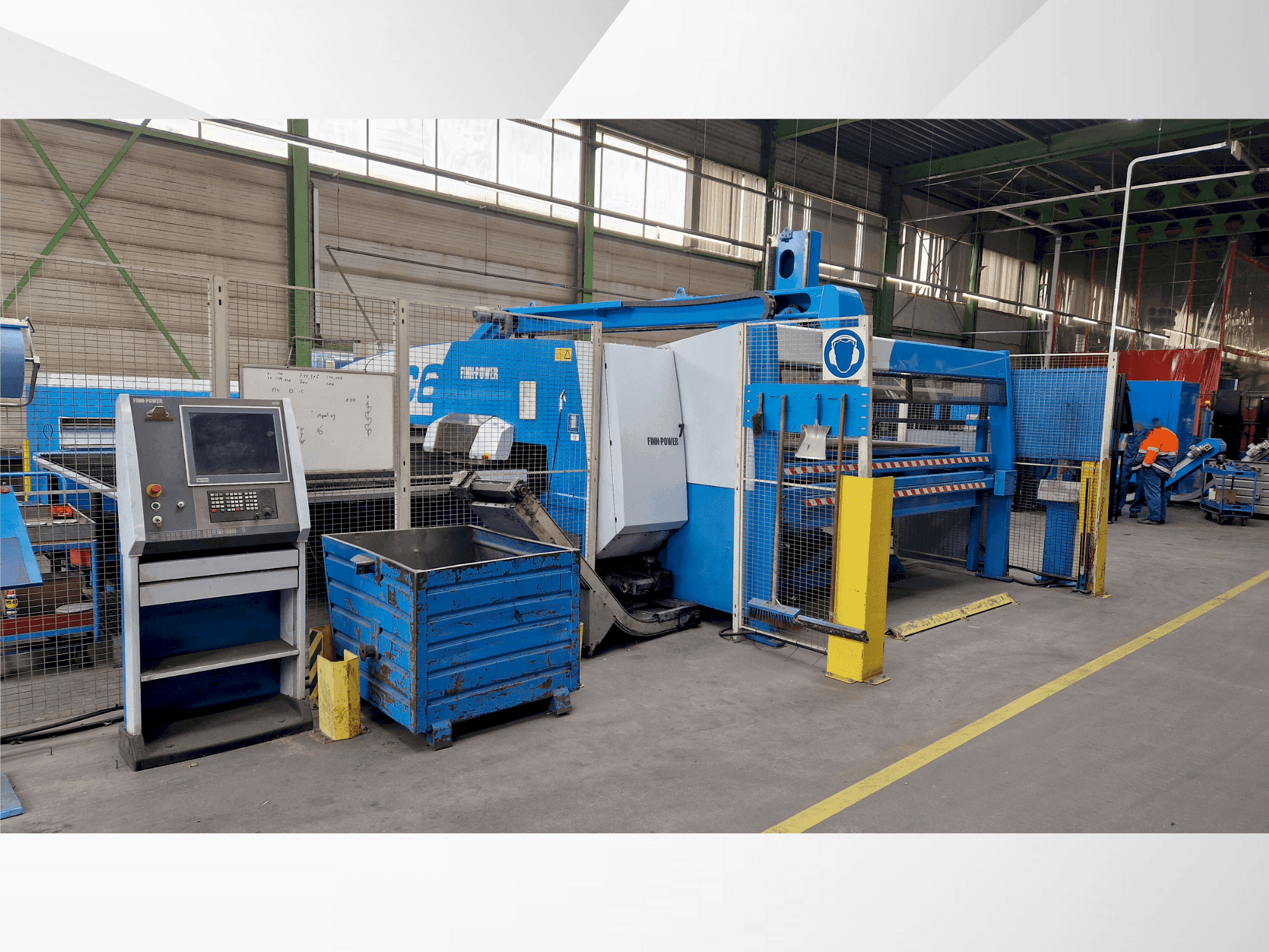 Finn-Power C6-maskinen framifrån