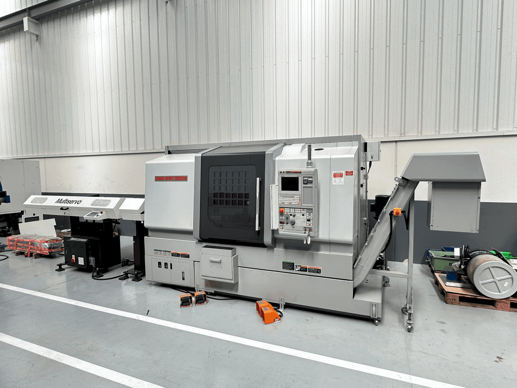 MORI SEIKI NLX 2500 SY/700-maskinen framifrån