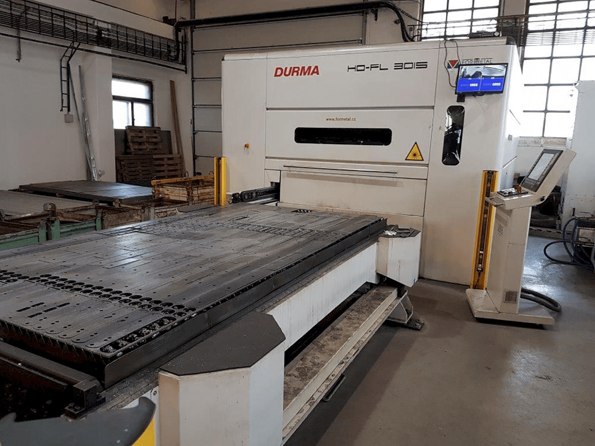 Durma HD-FL 3015 L-maskinen framifrån