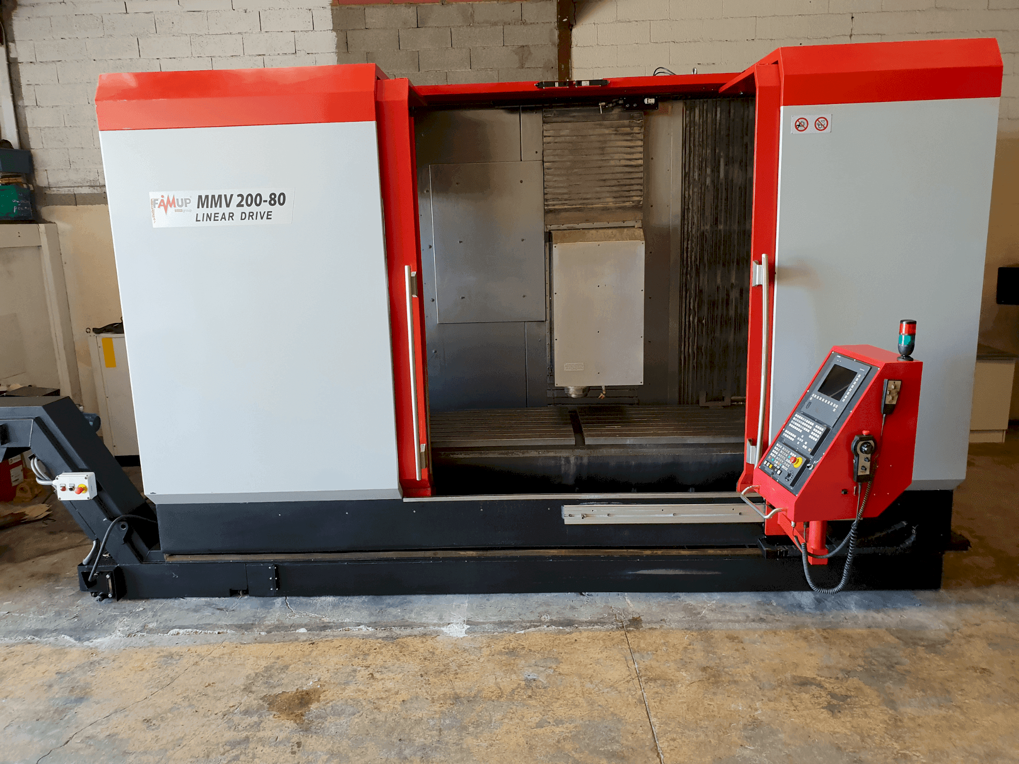 FAMUP MMV 200-80 Linear Drive-maskinen framifrån