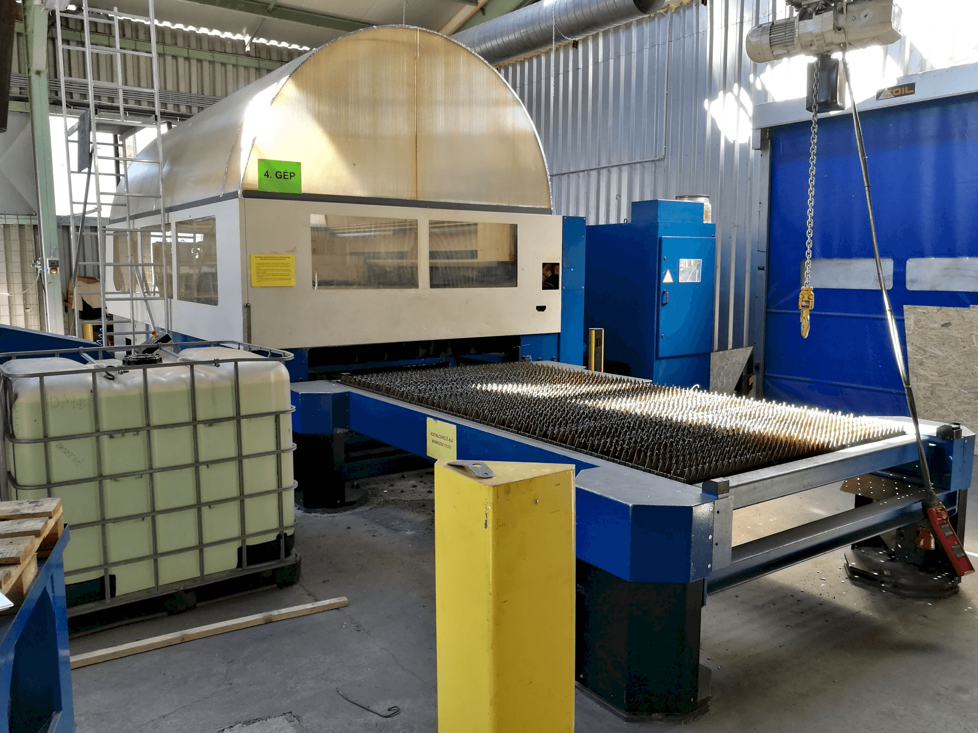 Trumpf-maskinen sedd från vänster sidaTrumatic L 3030