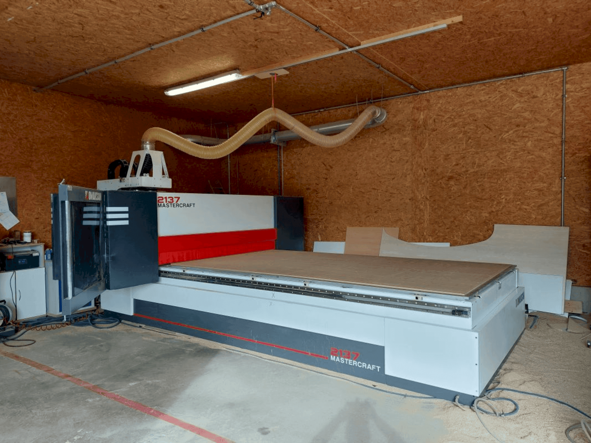 OMAKSAN Mastercraft 217-maskinen framifrån