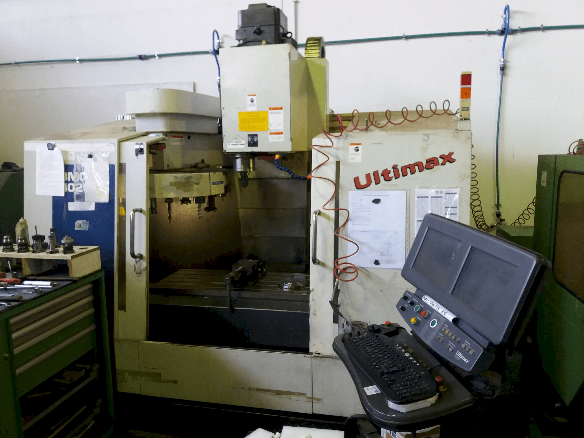 Hurco BMC 420 HT-maskinen framifrån