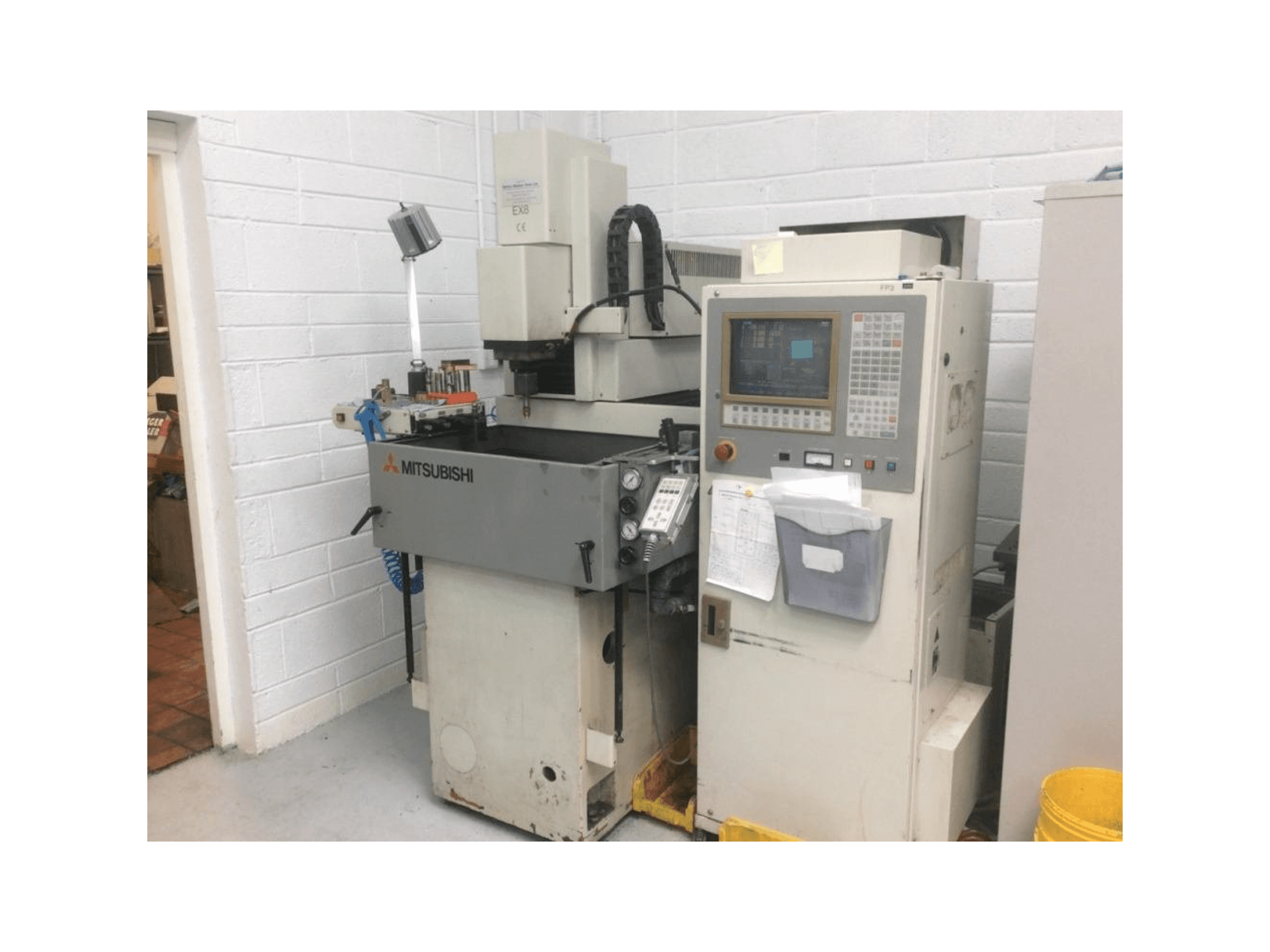 Mitsubishi EX 8-maskinen framifrån