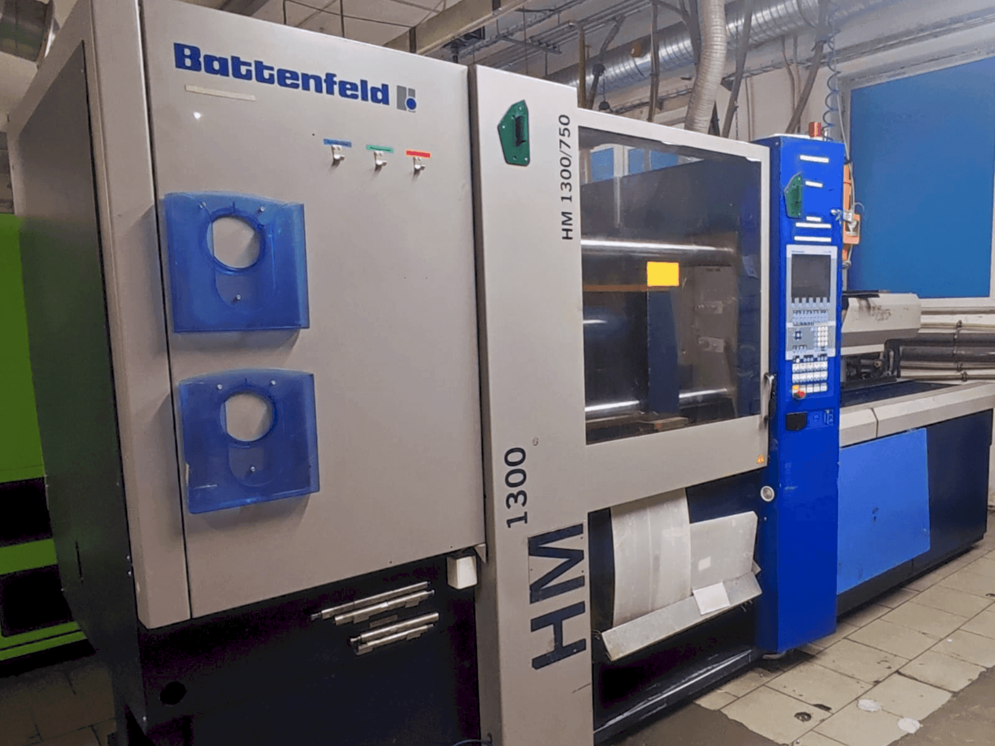 Battenfeld HM 1300/750-maskinen framifrån
