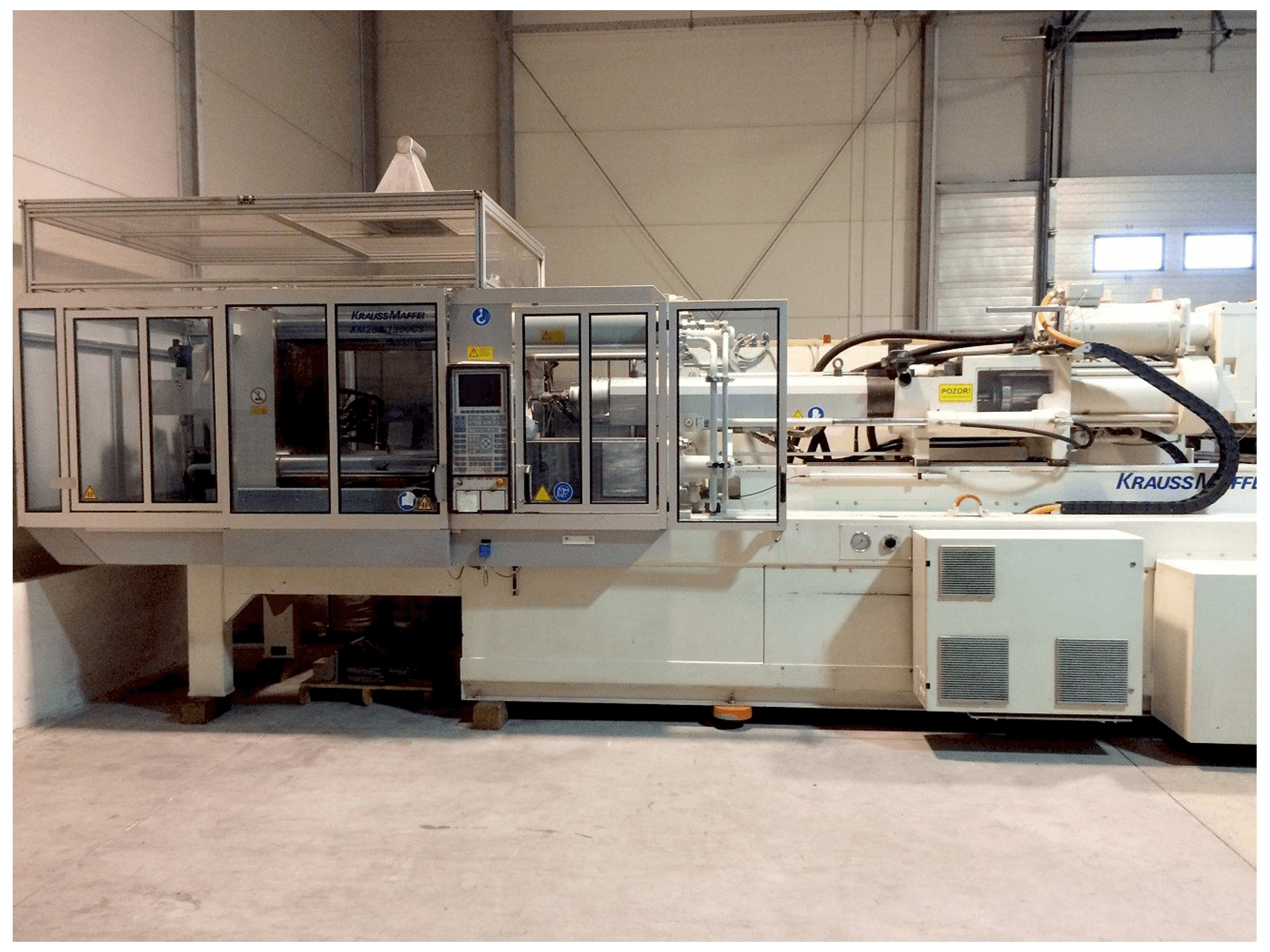 Krauss Maffei KM 280-1900 C3-maskinen framifrån