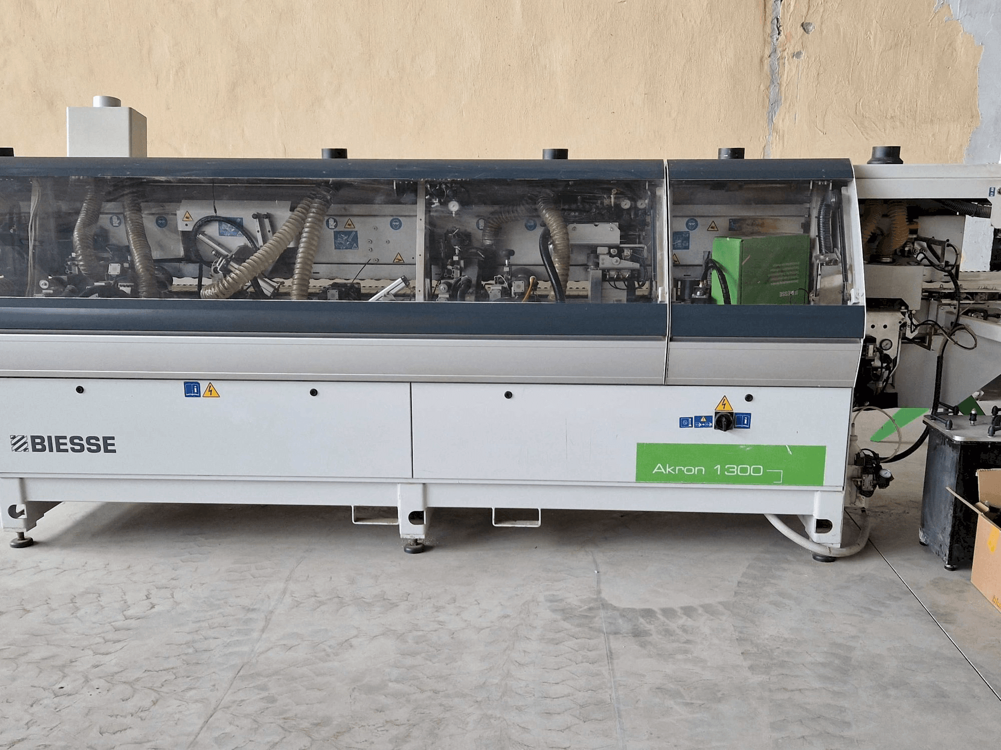 BIESSE AKRON 1330A-maskinen framifrån